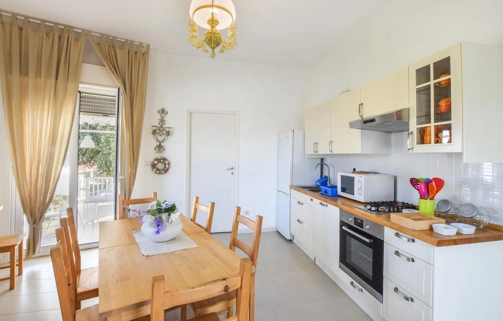 Amazing Home in Scoglitti With 4 Bedrooms and Wifi