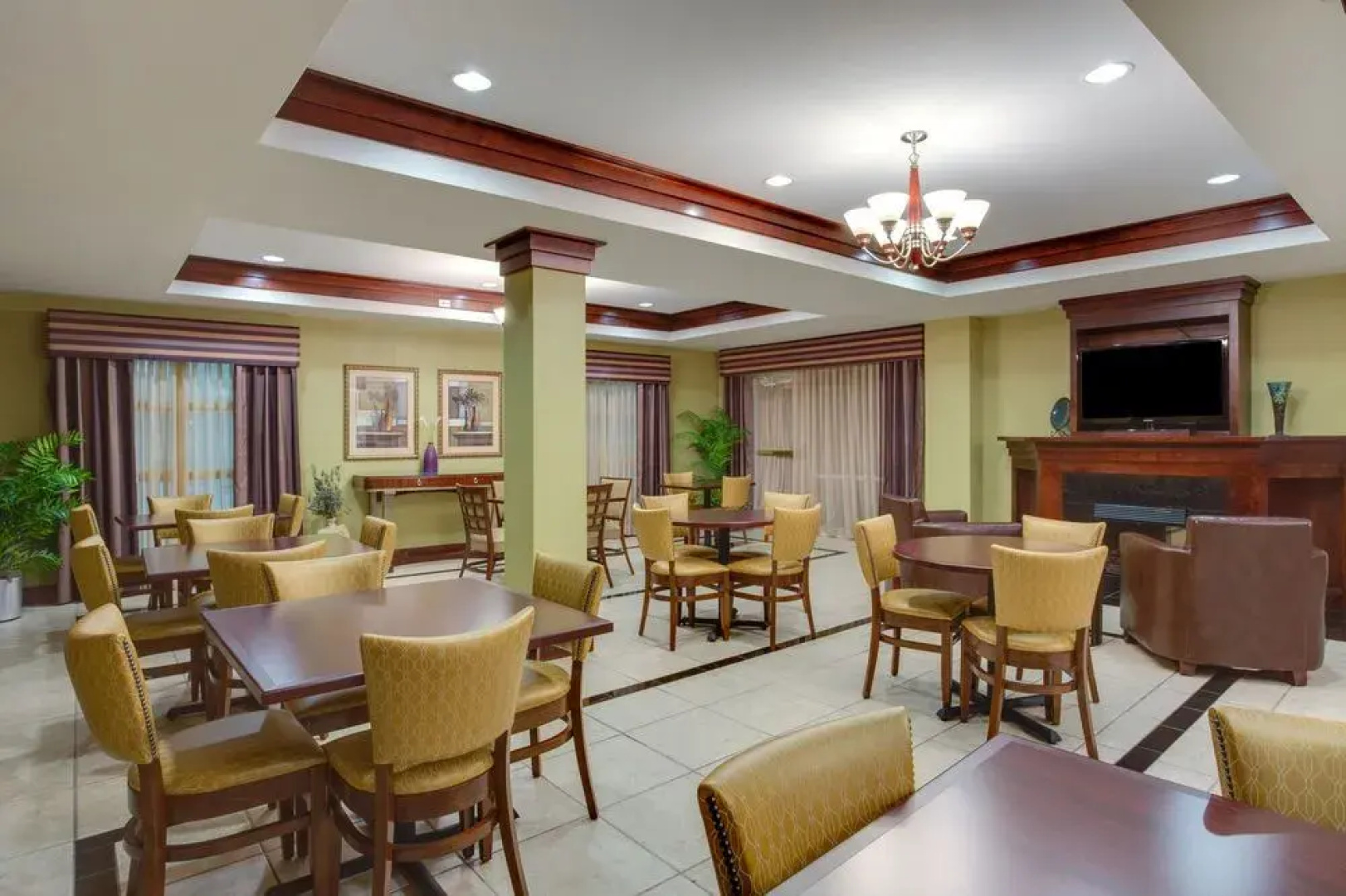 Holiday Inn Express & Suites Tower Center New Brunswick