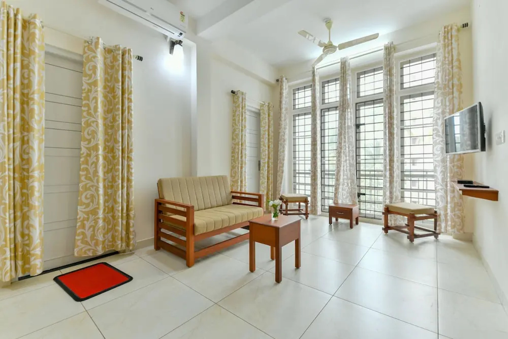 OYO 18602 Home Spacious Stay Near Lulu Mall