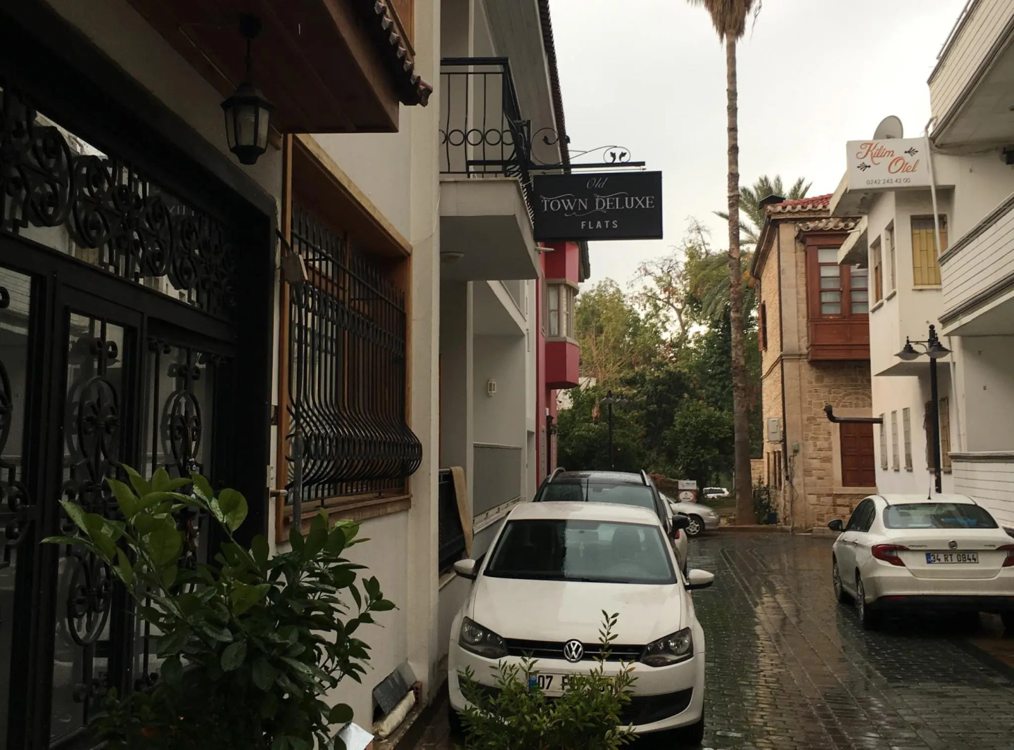 Old Town Deluxe Flats