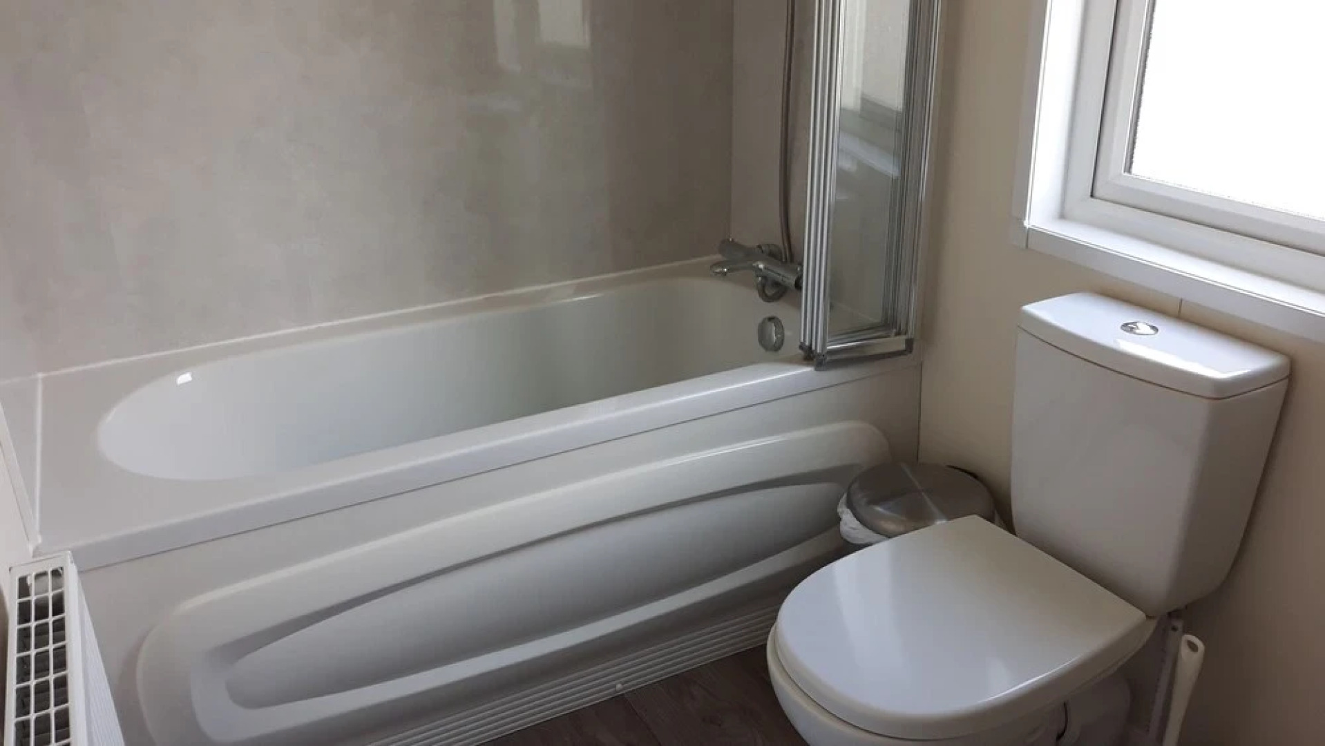 A Luxury 6 Berth Lodge, Sleeps 6 a Real Home From Home in the Heart of a Forest