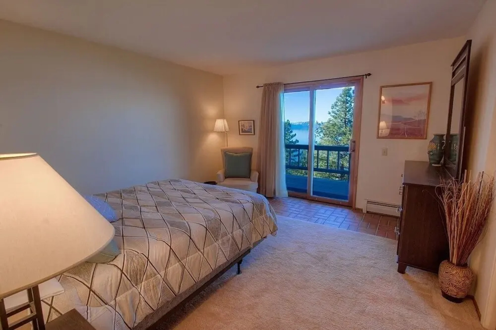 Lake View Glen 4 Bedroom Home by RedAwning