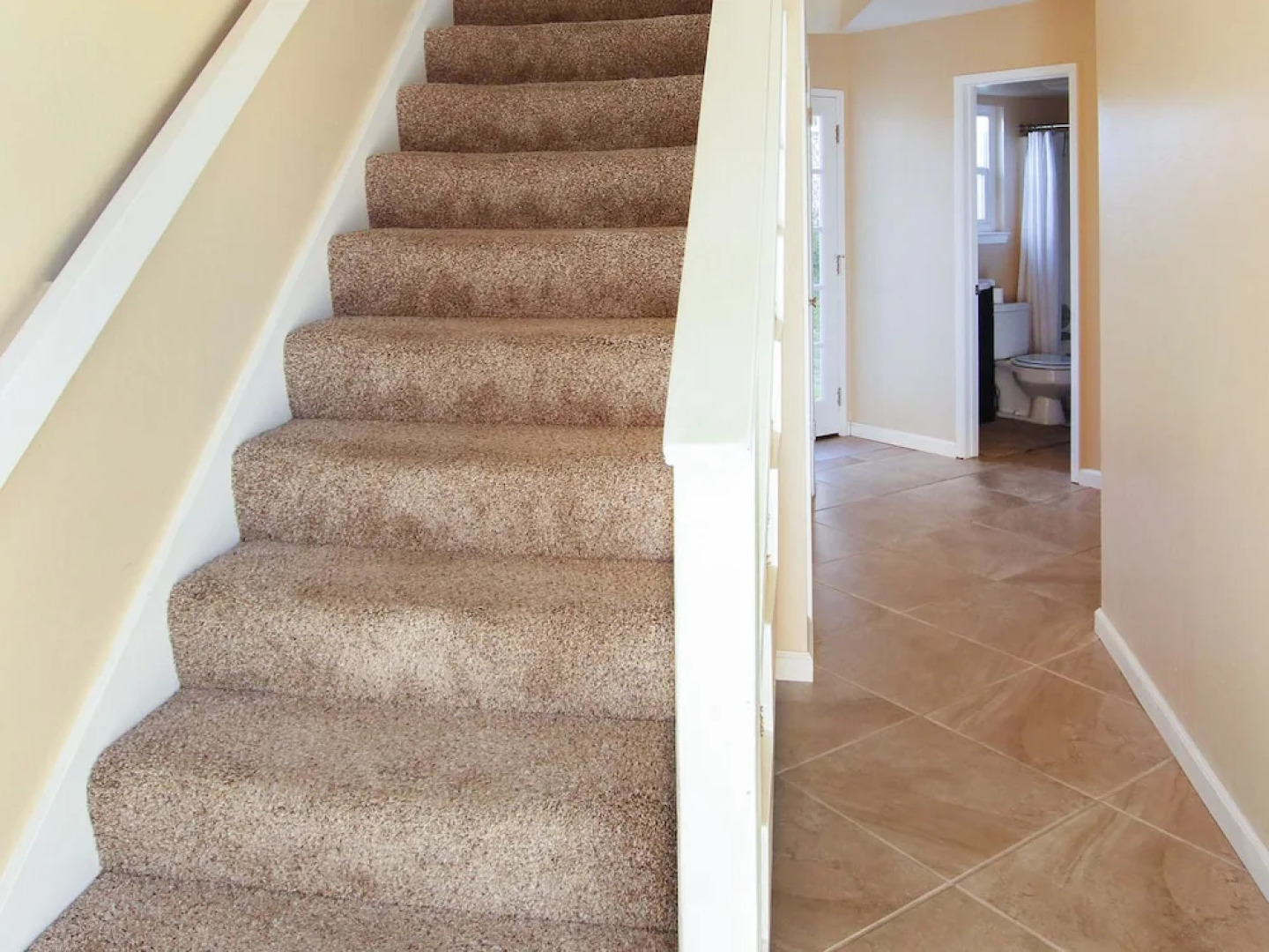 2br W/ Ocean Views - Steps To Beach 2 Bedroom Home