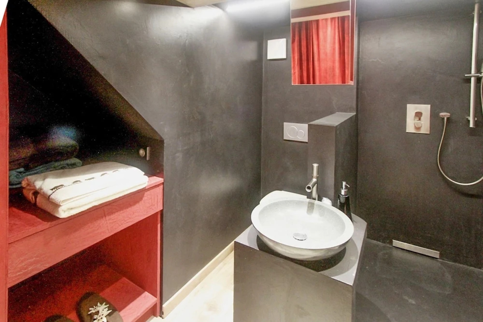 Cosy, 2-bedroom Chalet With Mountain Views Minutes From the Slopes!