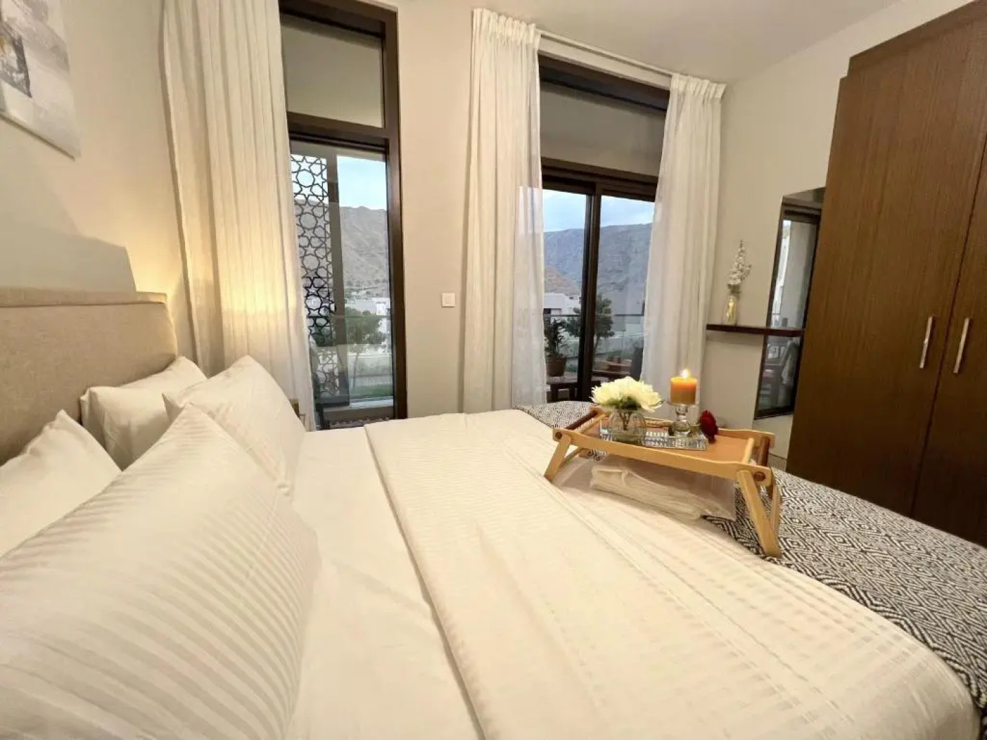 Stylish Apartment with a Jacuzzi (Park&Pool View)