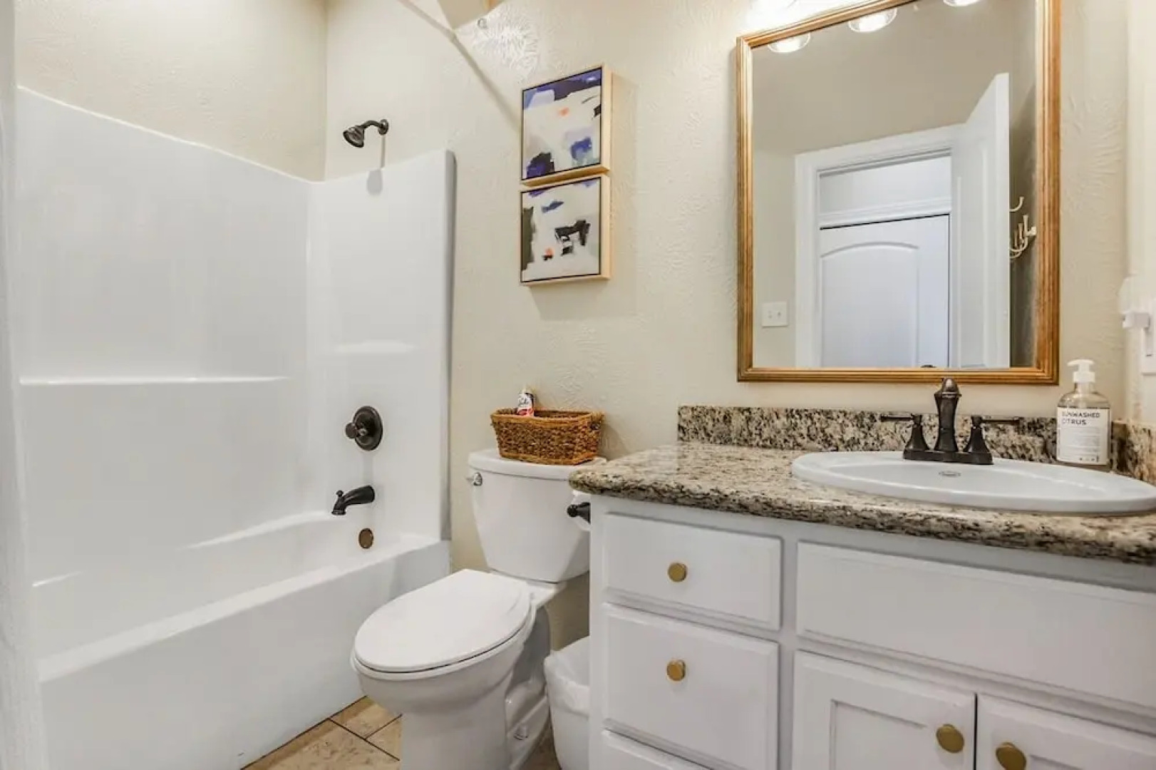 A La Playa 2 Bedroom Home by RedAwning