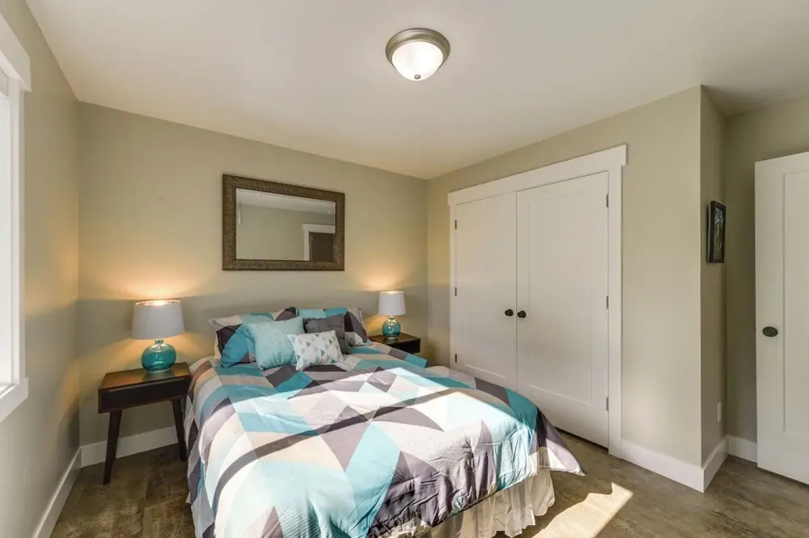 Modern Apt - 7 Mi to St. Anthony Sand Dunes!