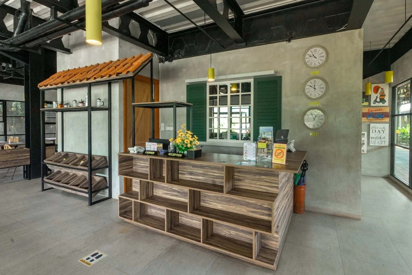 Summerville Hotel & Coffee Shop