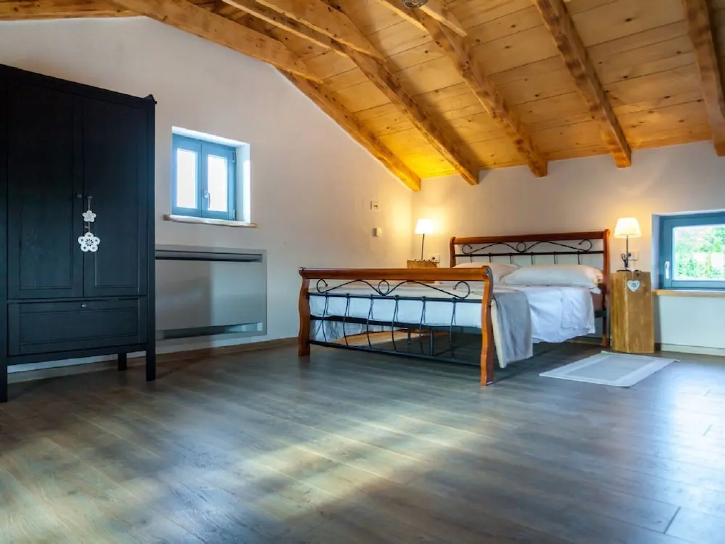 Gorgeous Villa With Private Swimming Pool and Covered Terrace