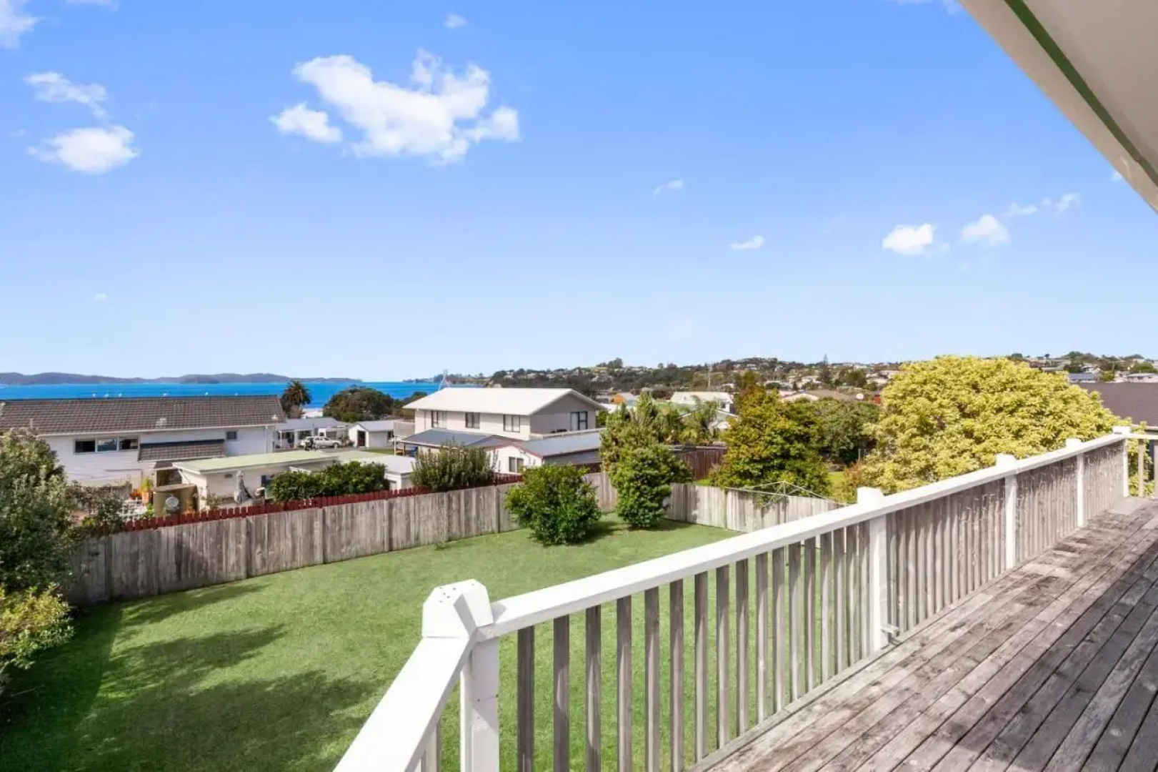 Snells Seaside Bach - Snells Beach Holiday Home