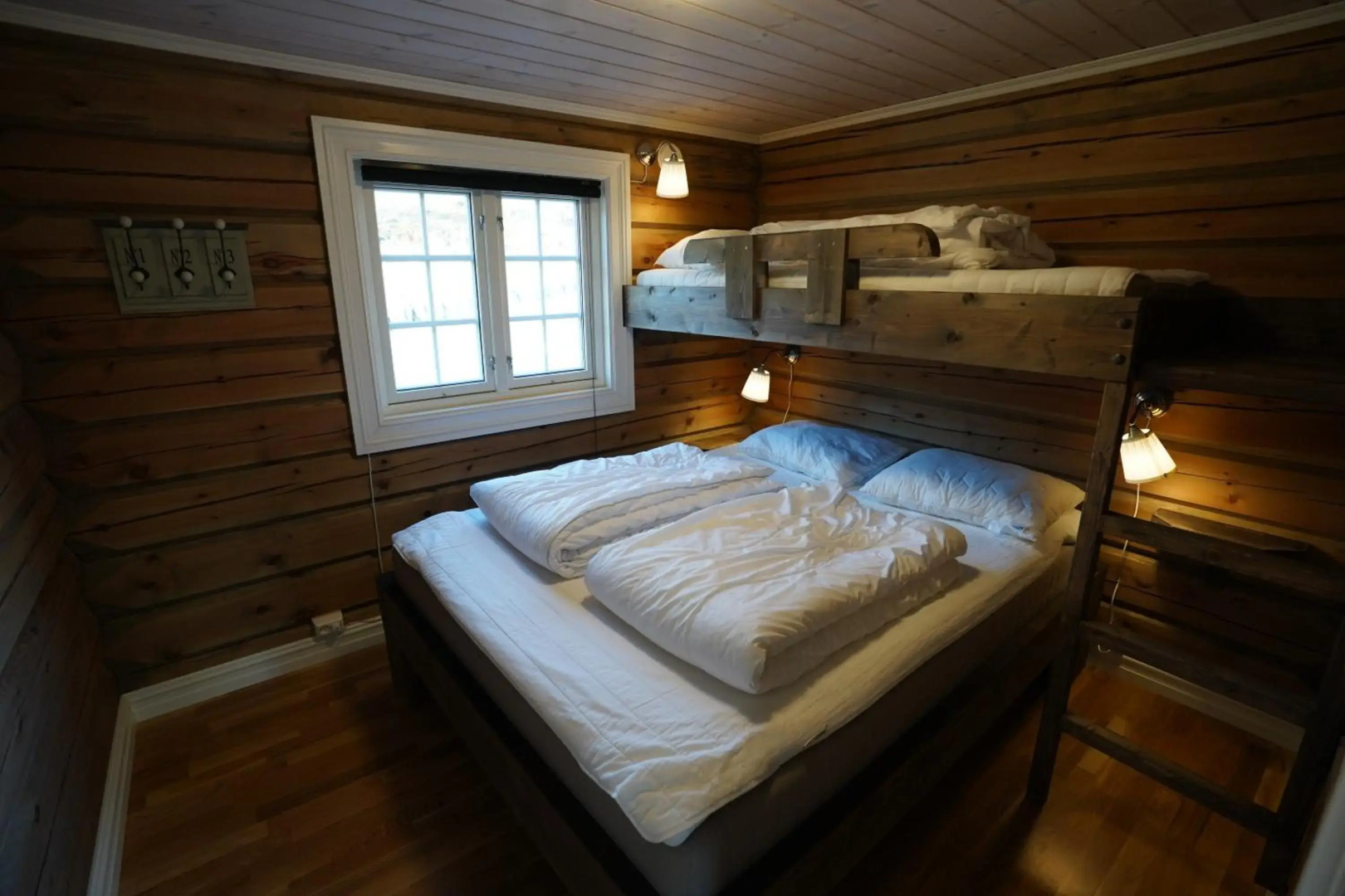 Lake View Apartment with loft