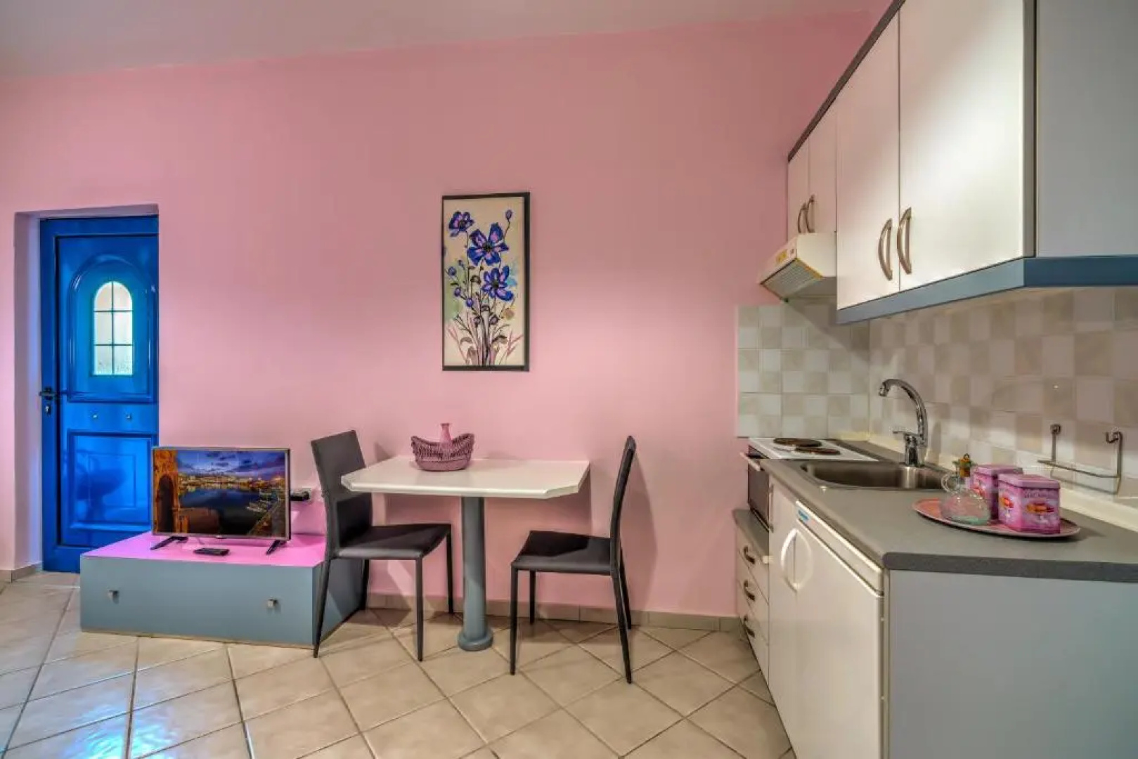 BBQ-Balcony-42Mbps-King-Backyard-Full Kitchen-2