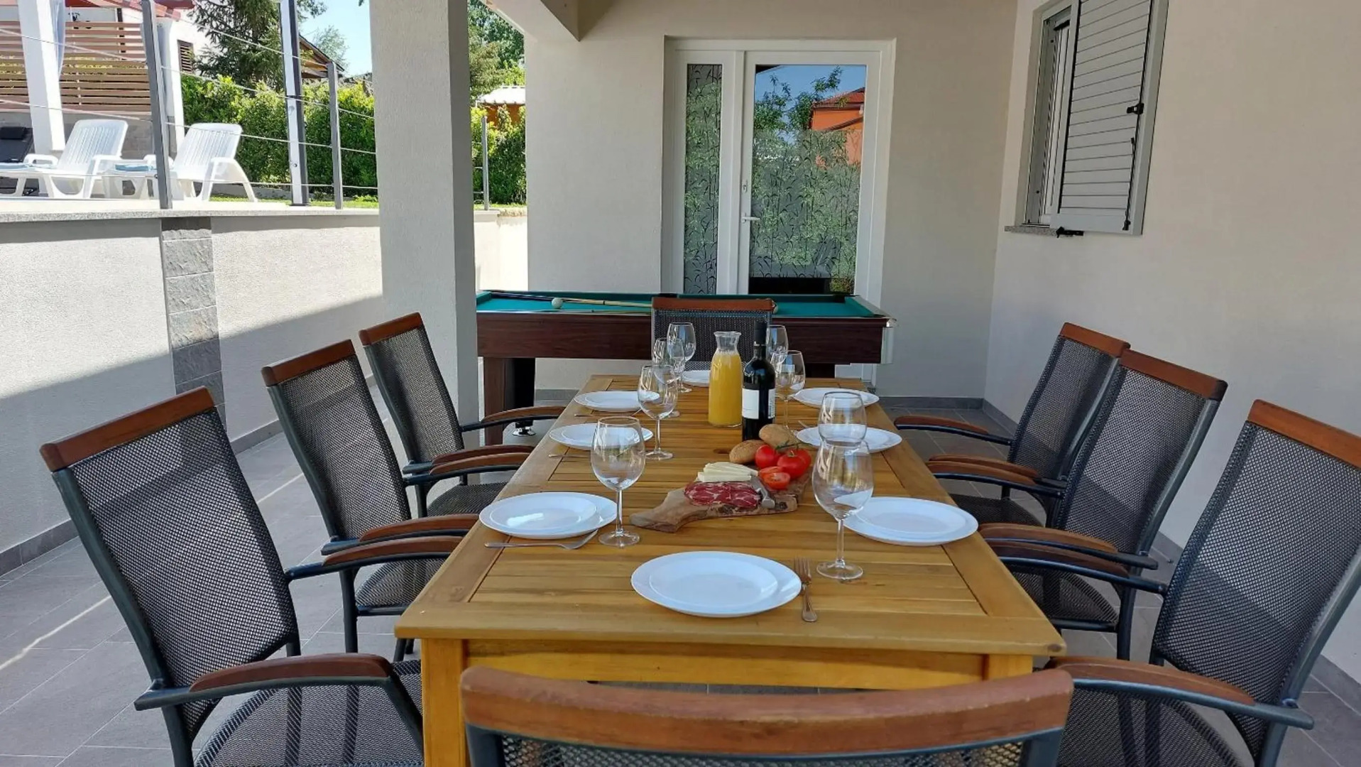 Villa Amoena with pool and sauna near Novigrad