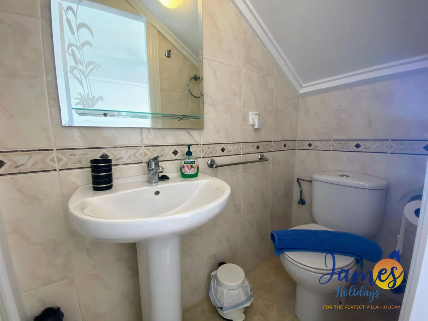 Laguna Townhouse overlooking Communal Pool LOM01