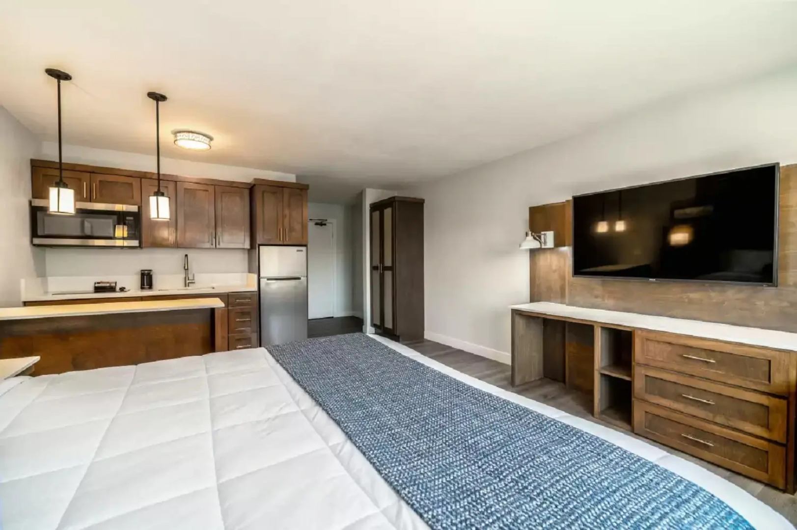 Homestay Suites - Studios & Spas