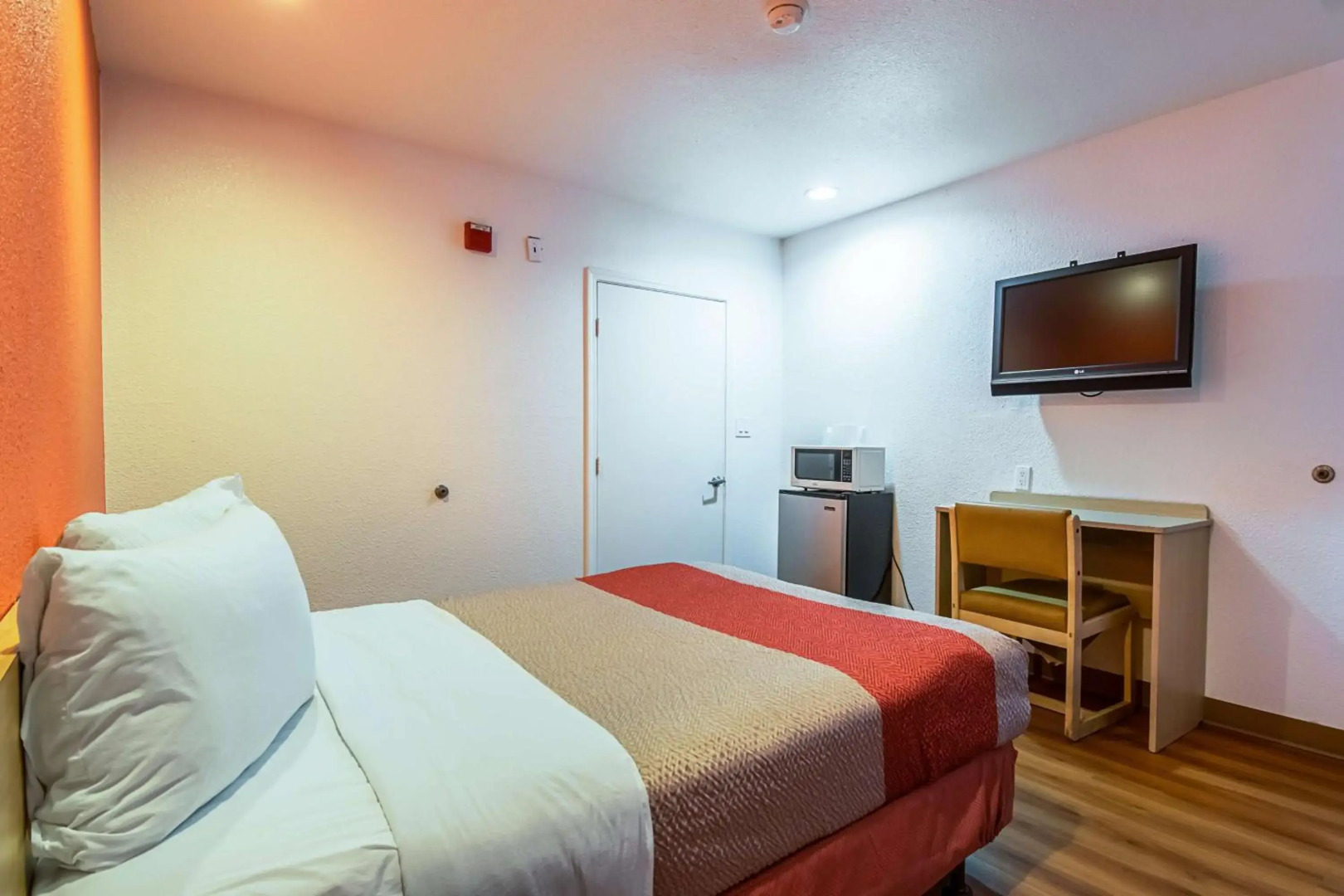 Motel 6 Bakersfield, CA - Airport