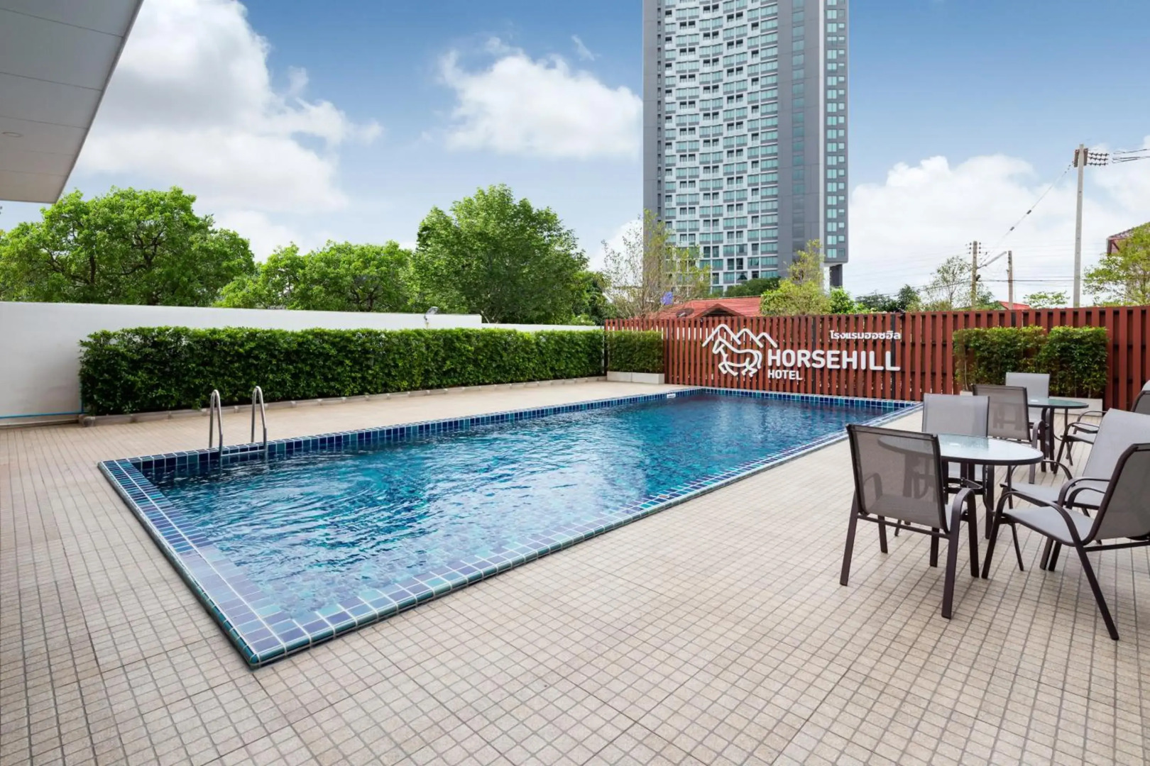 Horsehill Hotel Sriracha