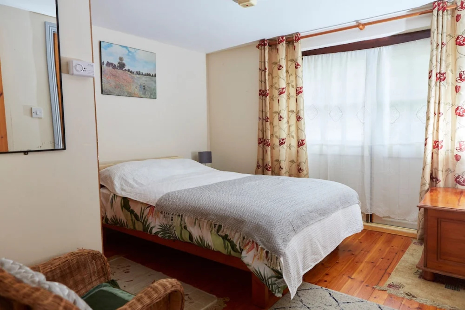 Sea View 1-bed Cottage With Private Garden