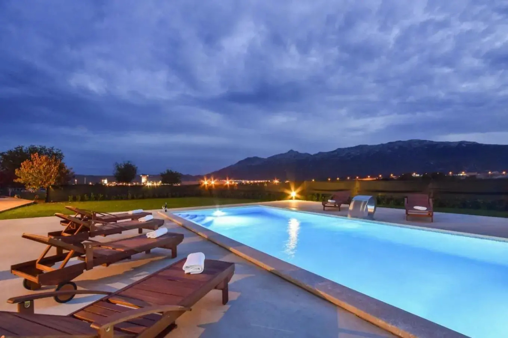 Holiday house with a swimming pool Dugopolje, Zagora - 19033