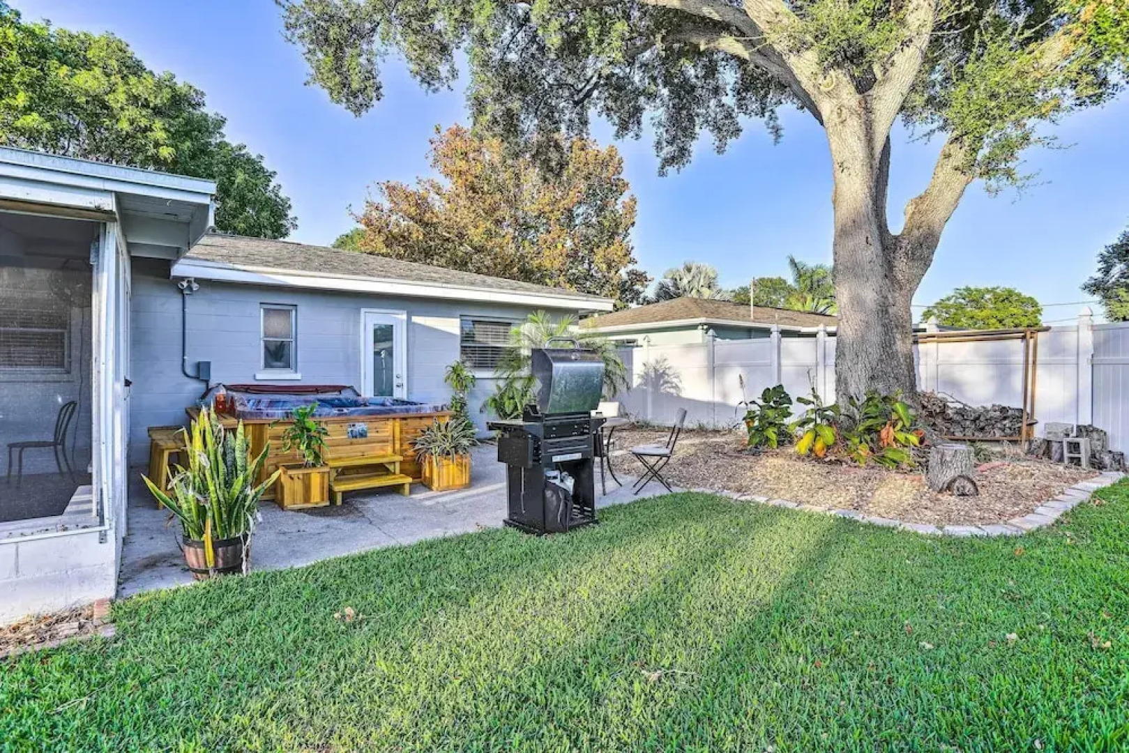 Remodeled St Petersburg Retreat w/ Hot Tub!