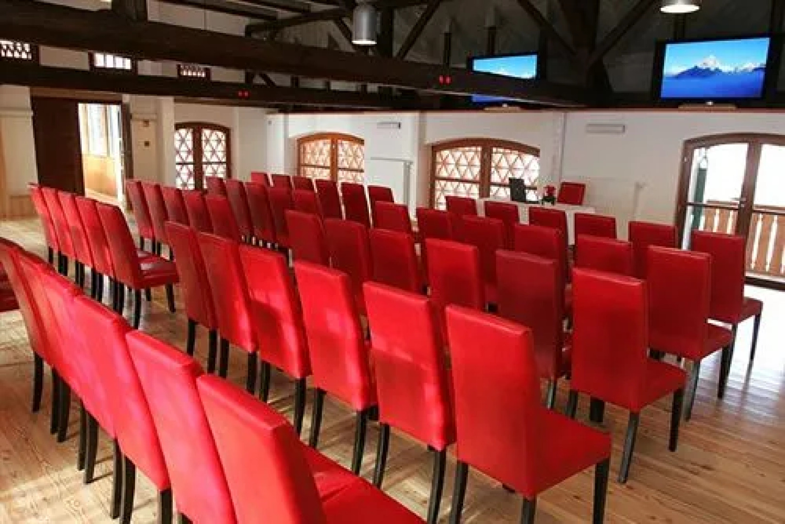 Dvor Jezeršek Brnik