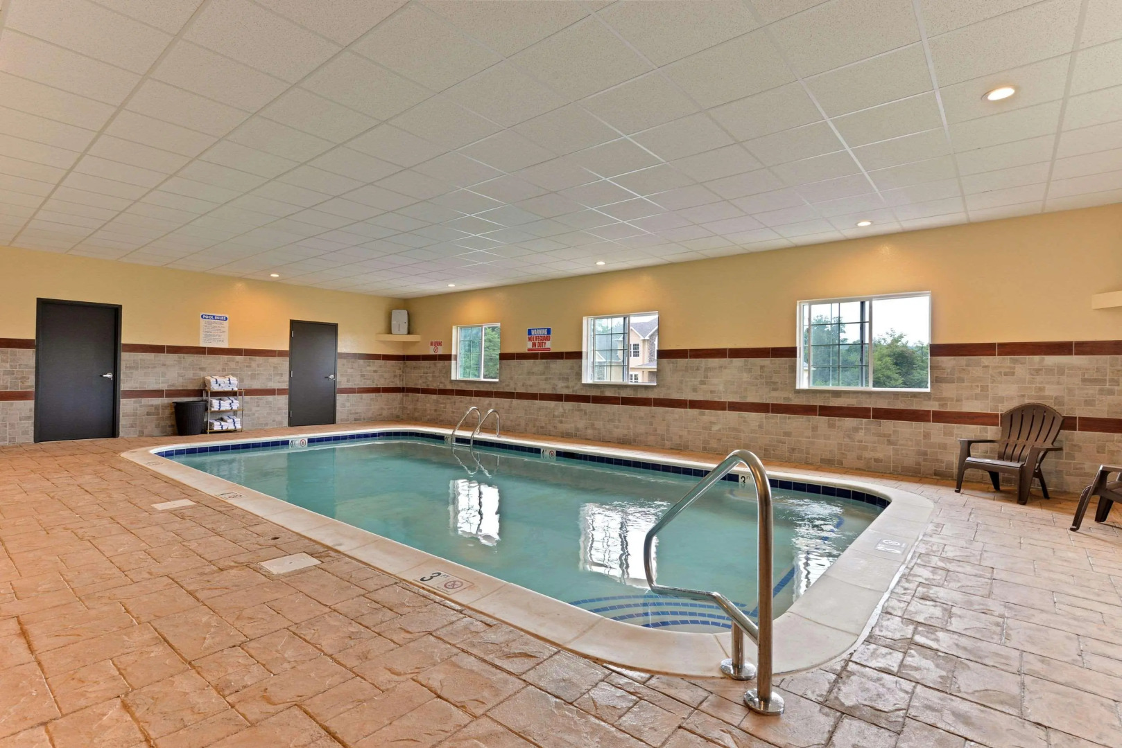 Days Inn & Suites by Wyndham Manheim Lebanon