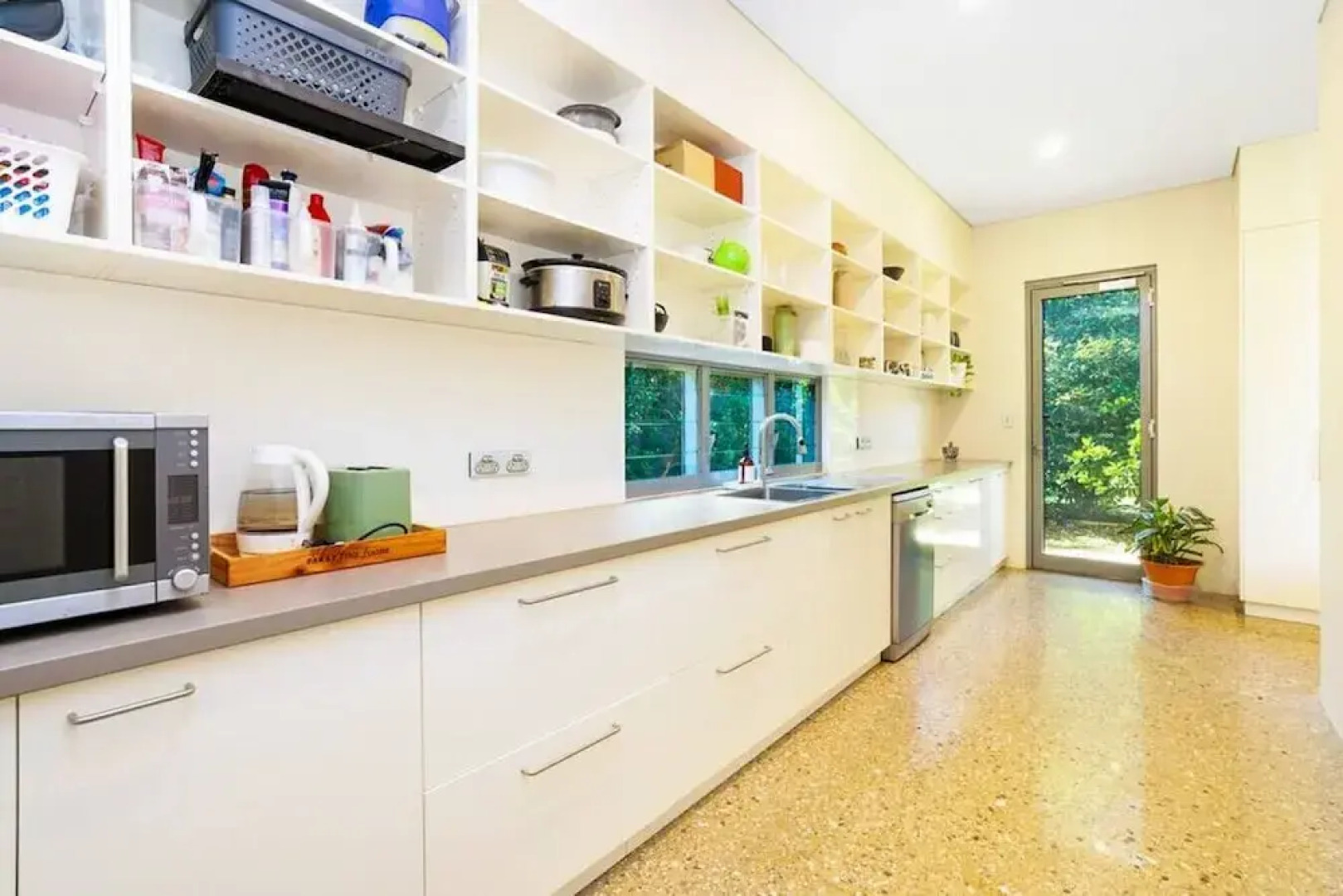 ZENLUX - 5BR Holiday Home with Pool