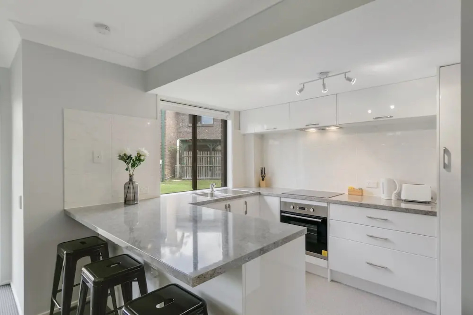 Fountain View Villa - We Accommodate