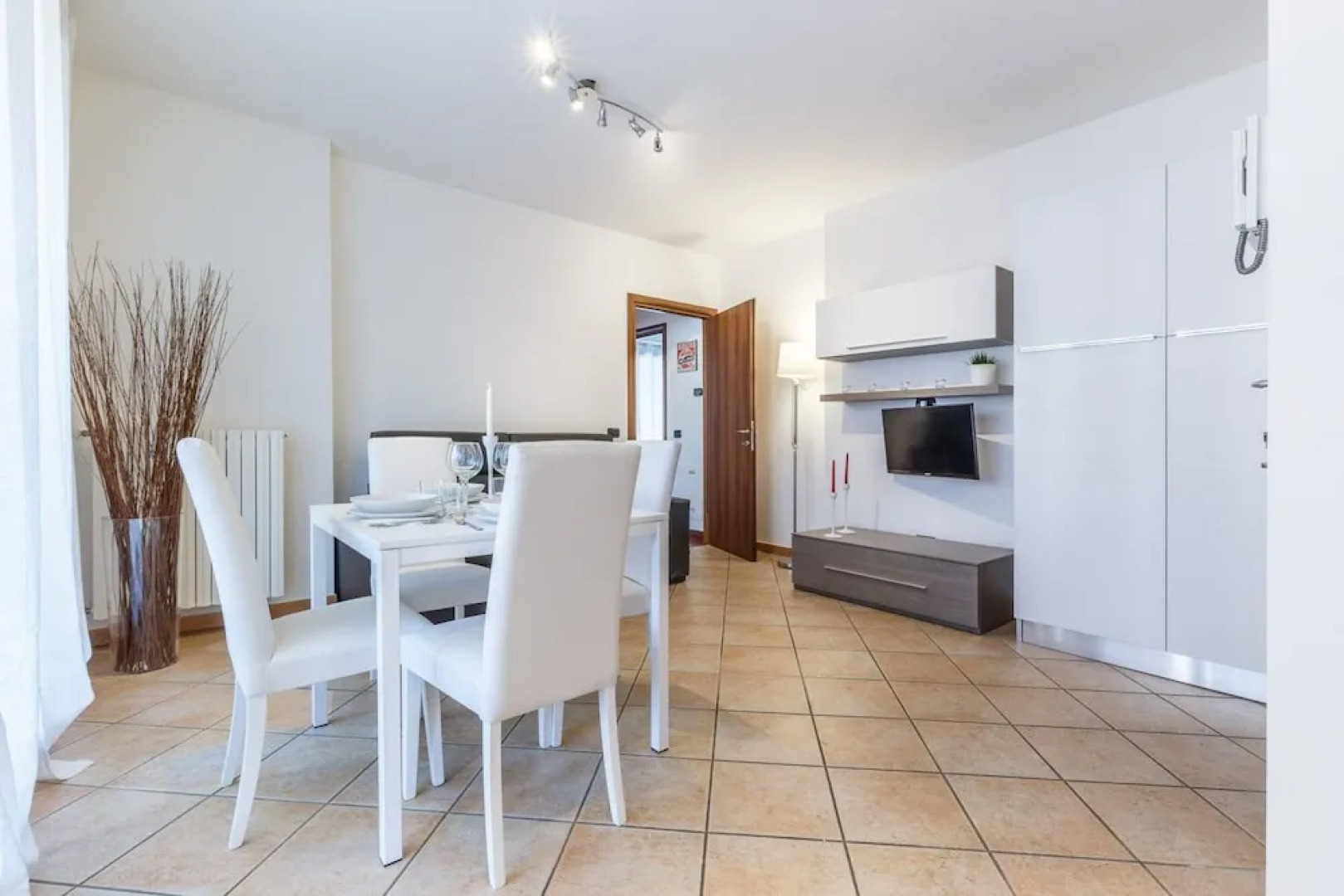 Suitelowcost - Limbiate