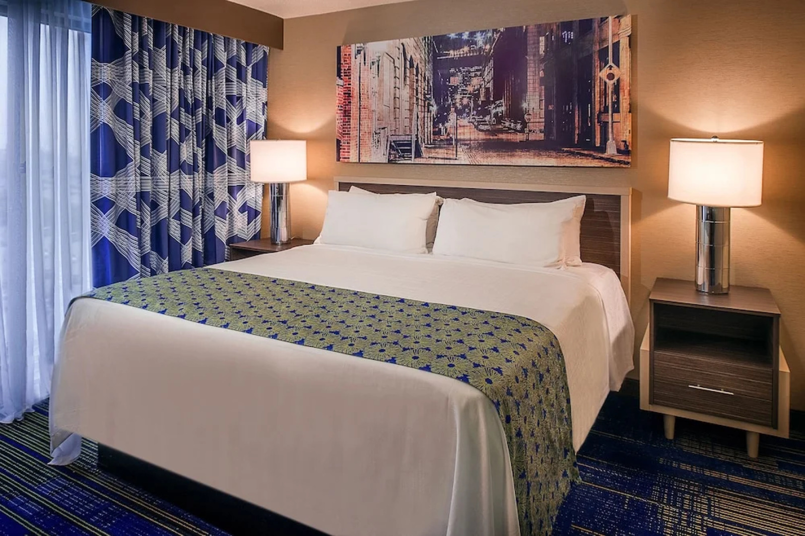 HoteLumière at The Arch