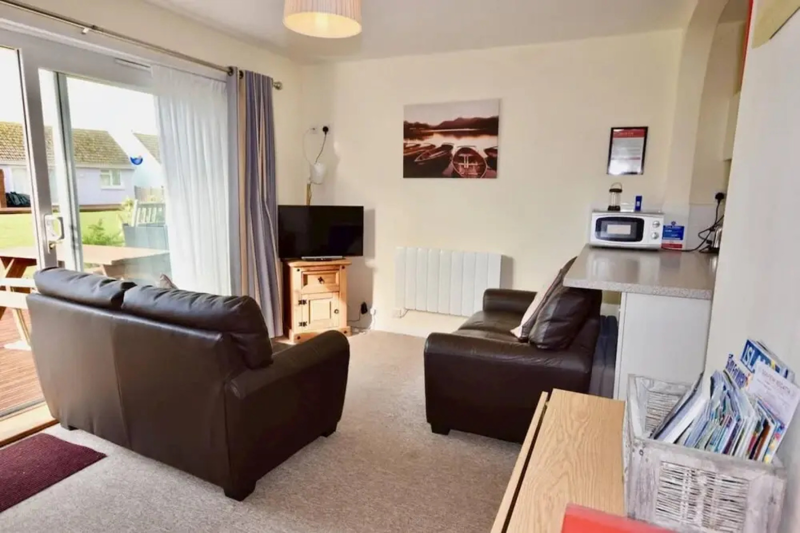 Seashells Dog Friendly Seaview Beach Chalet Sleeps 4 Beach Opposite