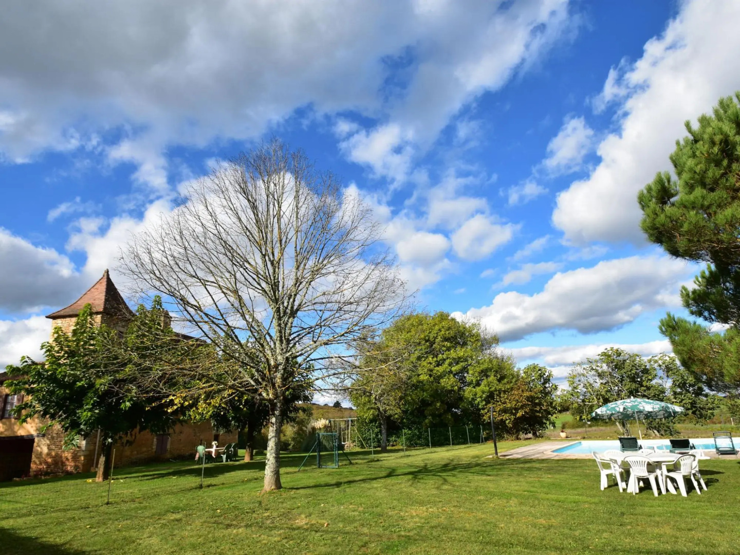Vintage Holiday Home in Besse with Swimming Pool