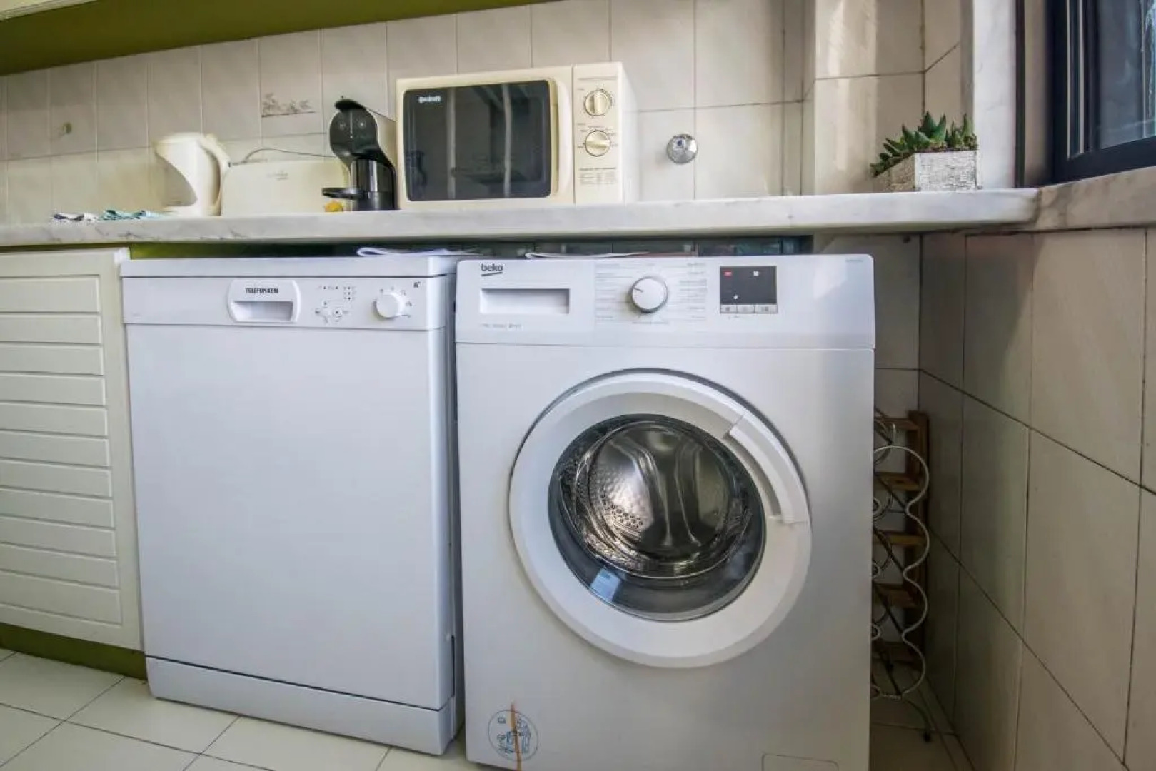 Perfect to Enjoy Lisbon Cascais and Sintra at 1200 metres to metro blue line and Sintra Rail line