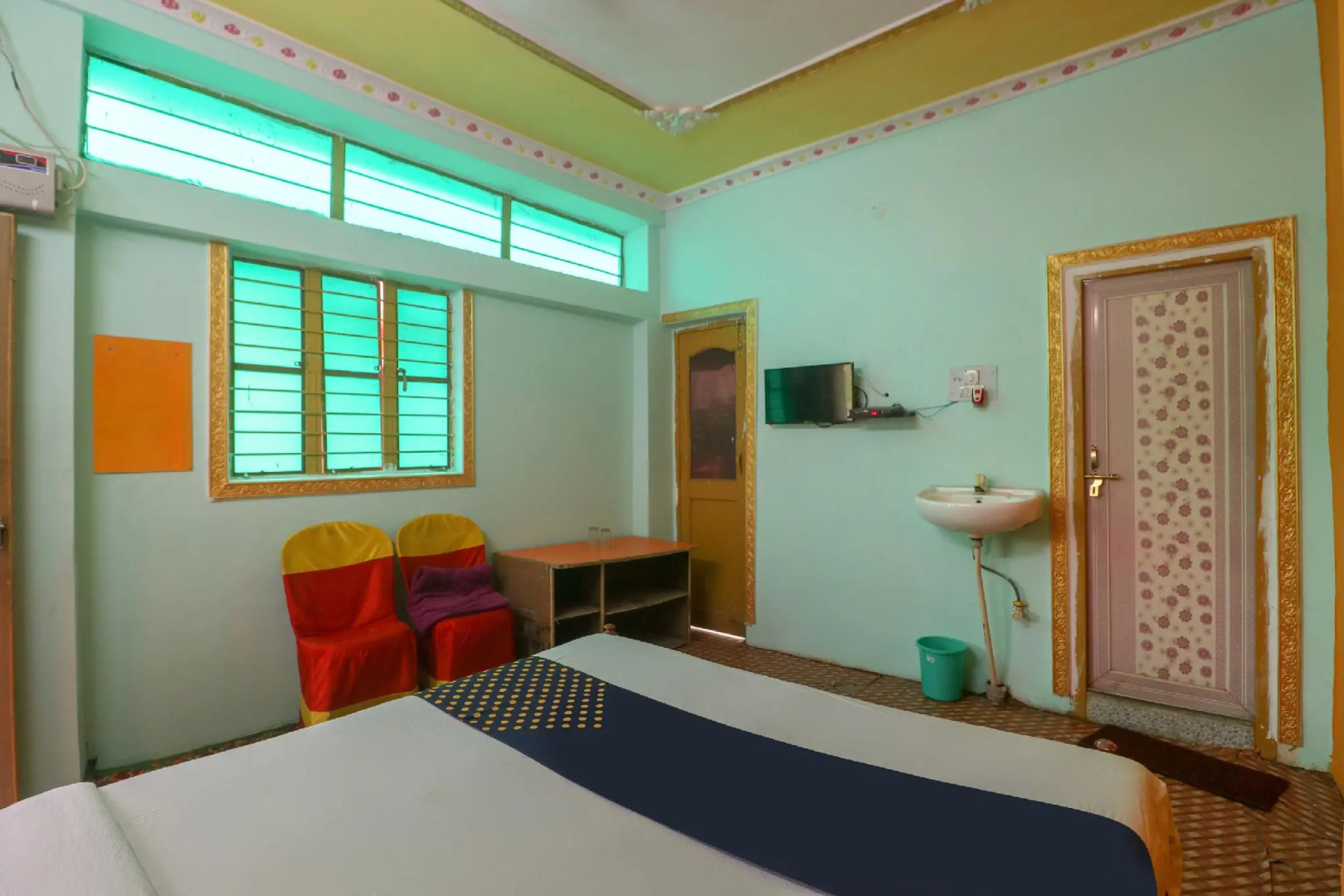 SPOT ON 62860 Hotel Happy Palace