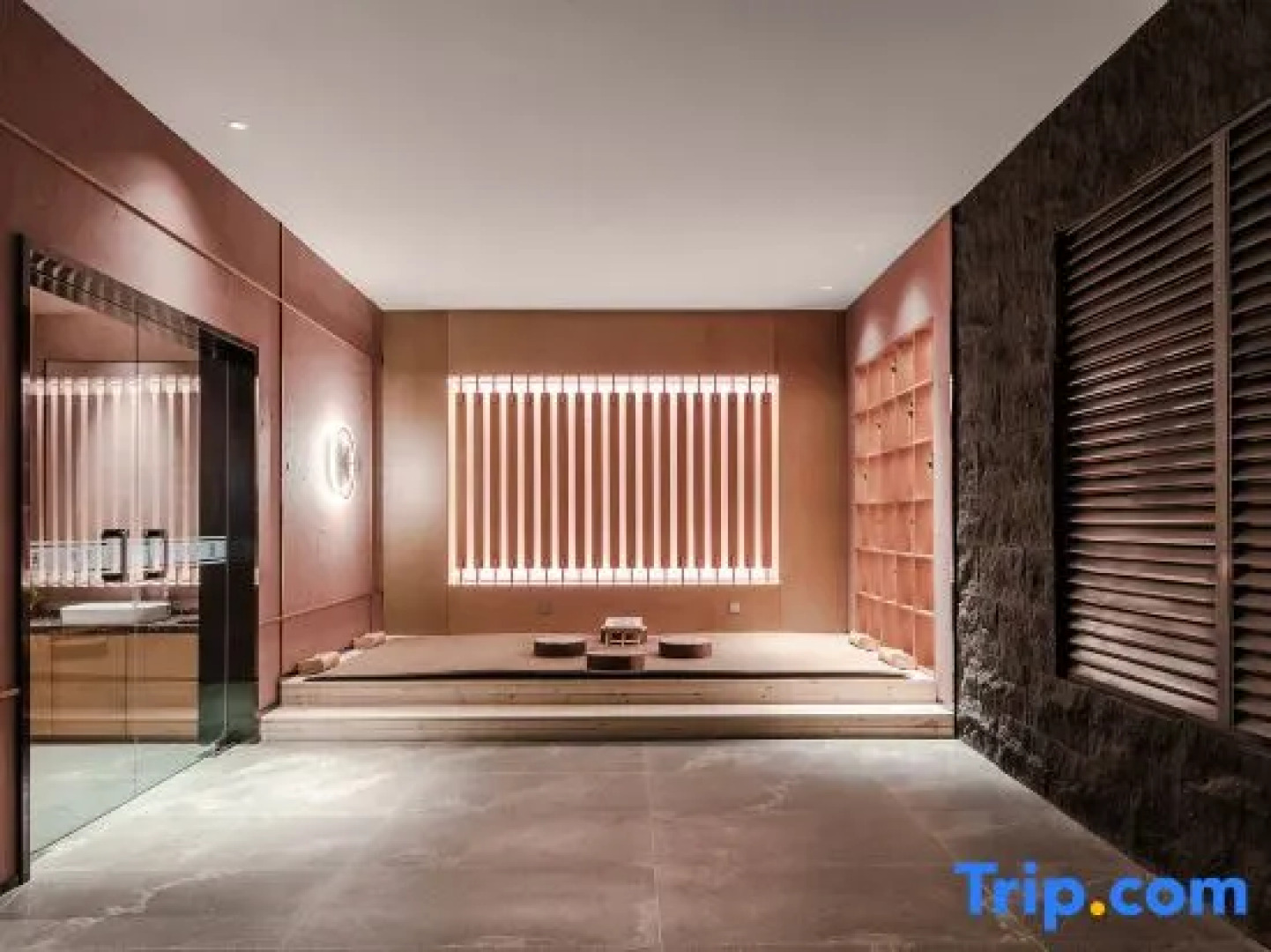 Datong Xinyu Crown Hotel