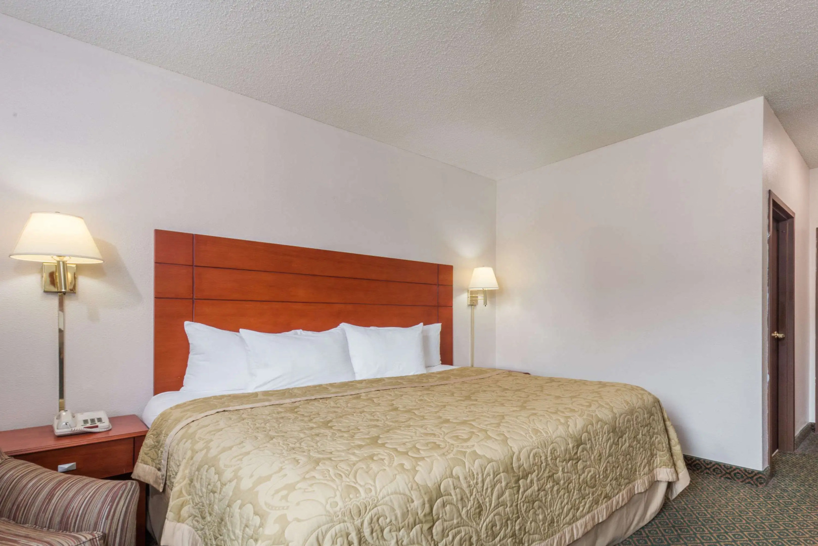 Super 8 by Wyndham St Charles