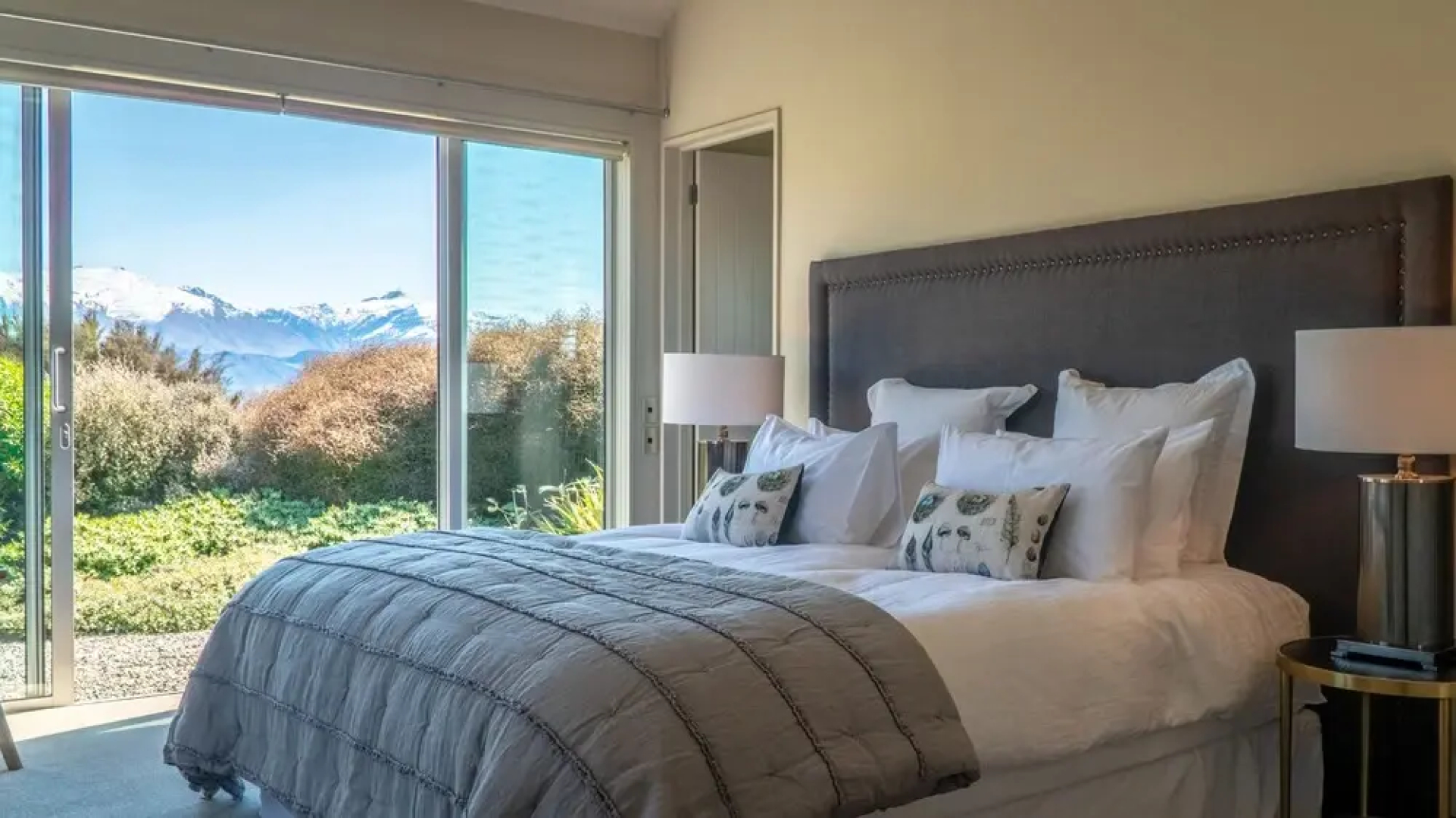 Expansive Family Retreat With Stunning Views of Lake Wanaka and the Mountains