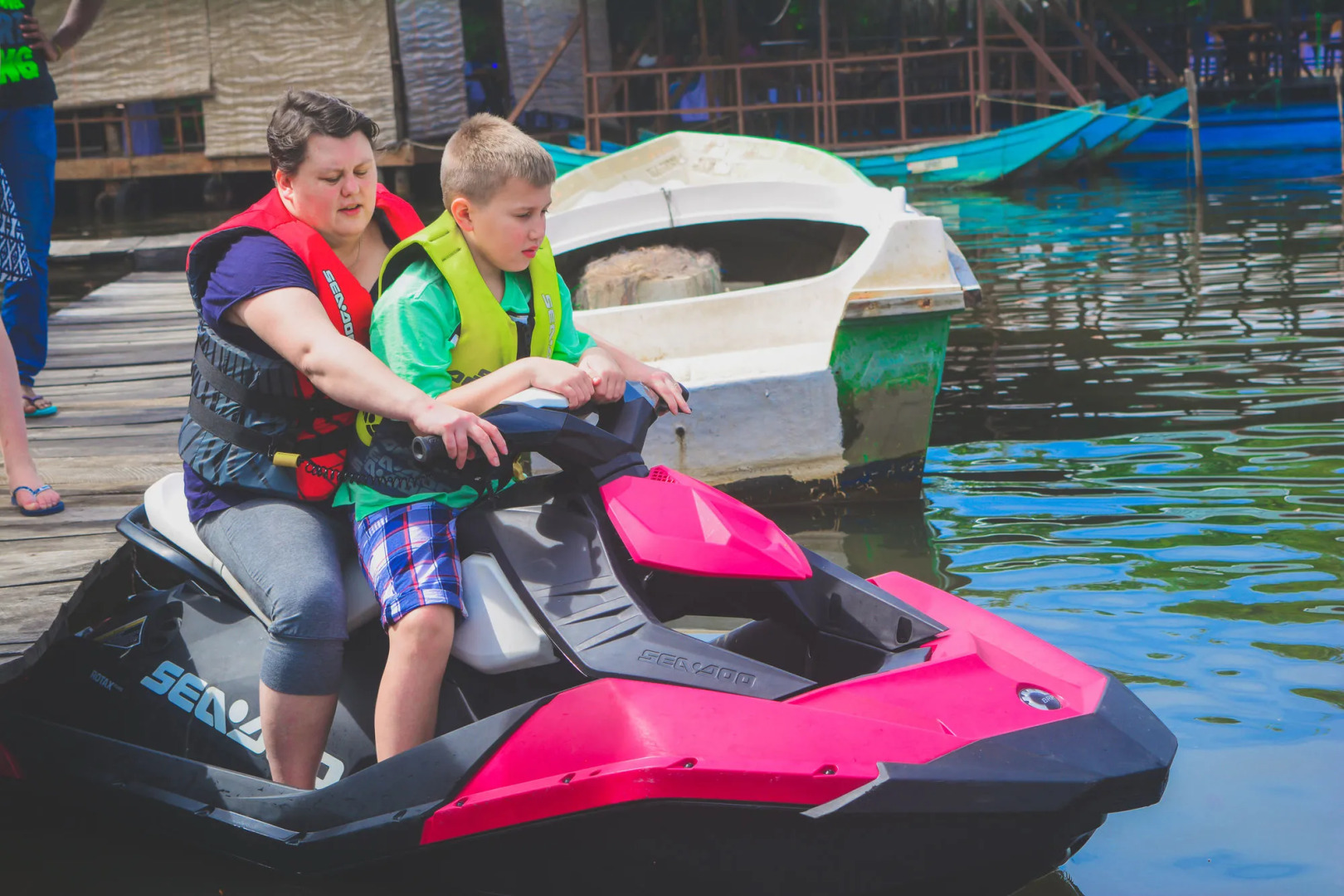 Shiny Lakeside Resort