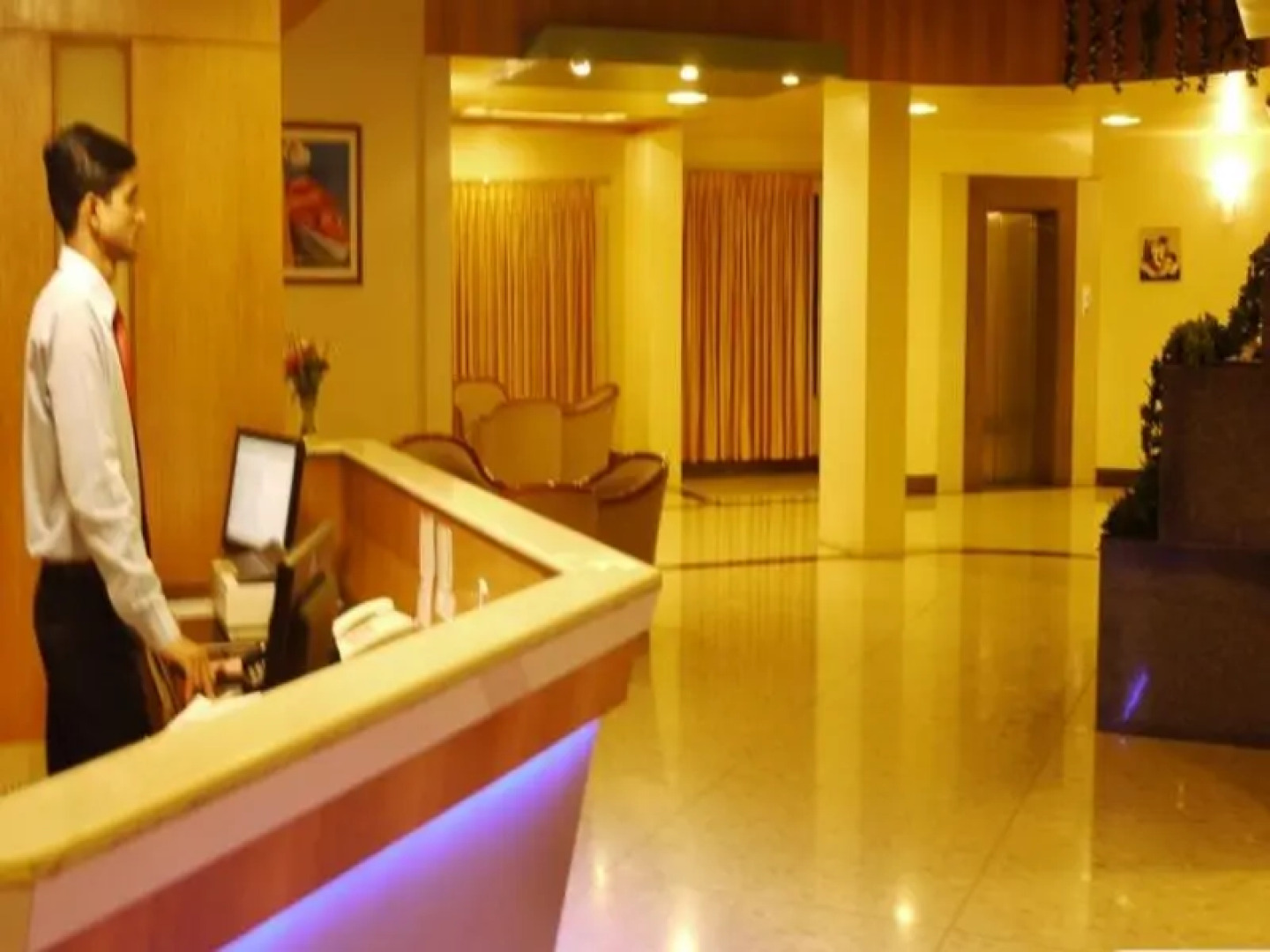 Hotel Kohinoor Square