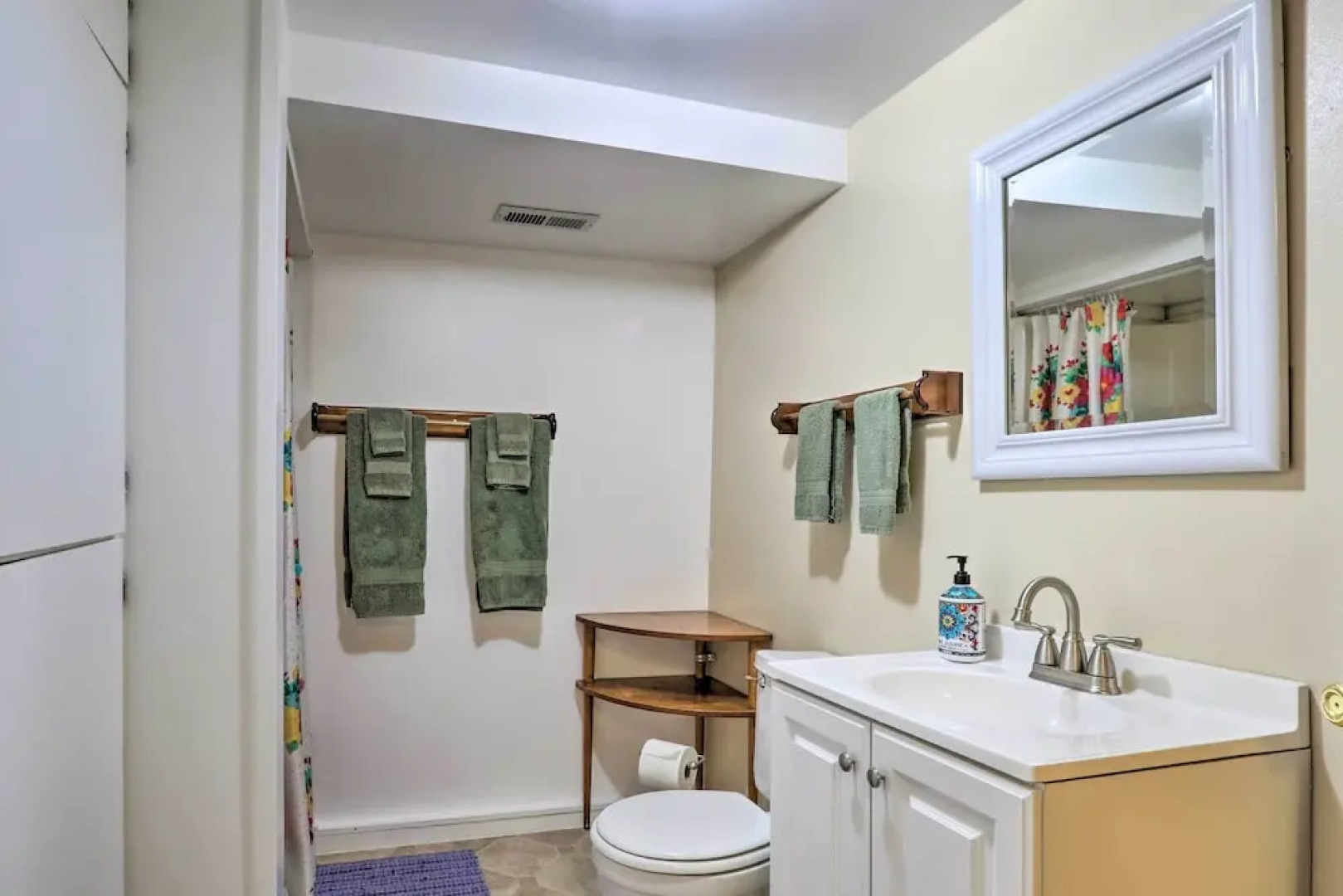 'honeysuckle on Hayden' Lakefront Home w/ Dock!