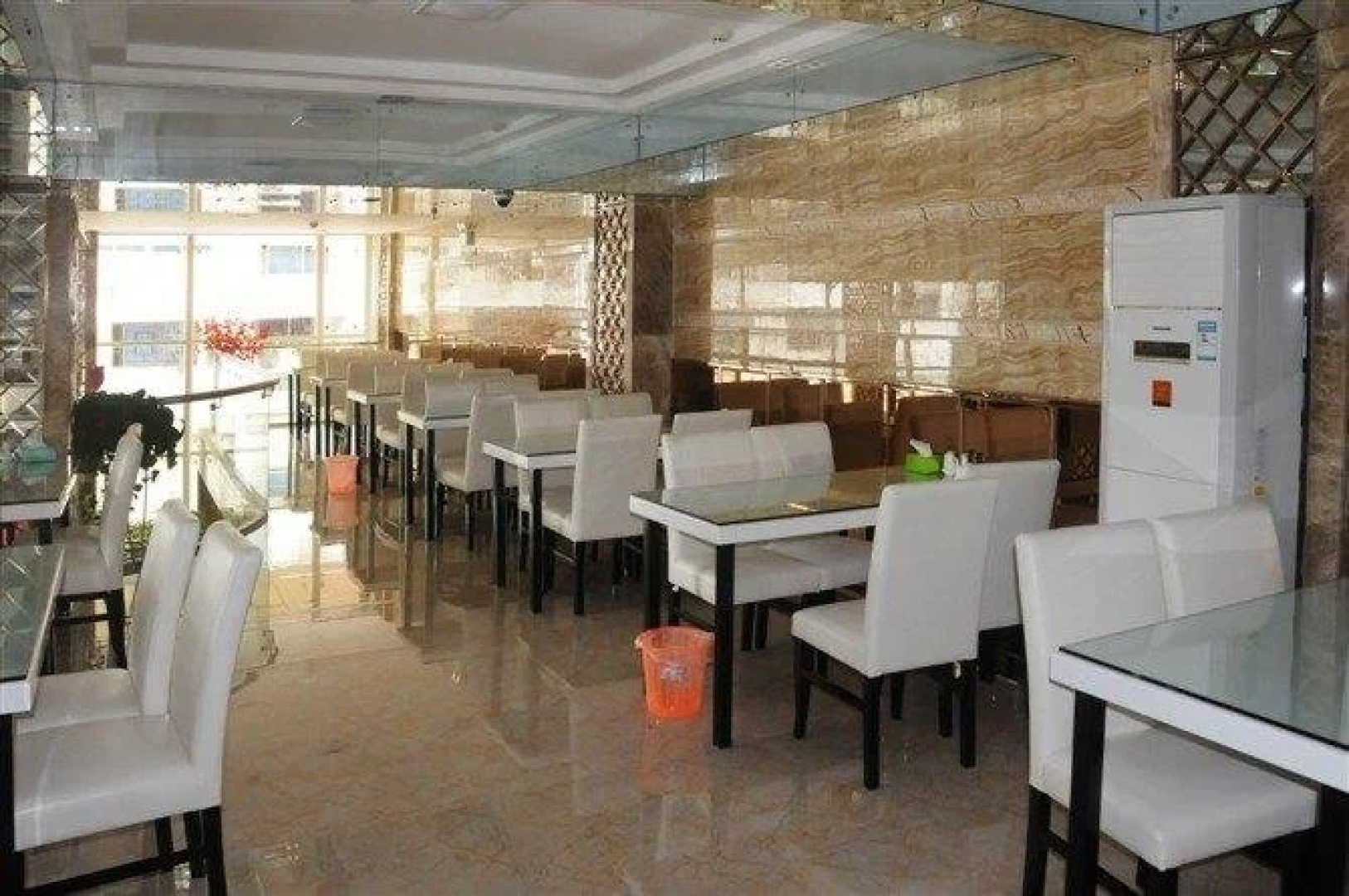 Jinyi Hotel