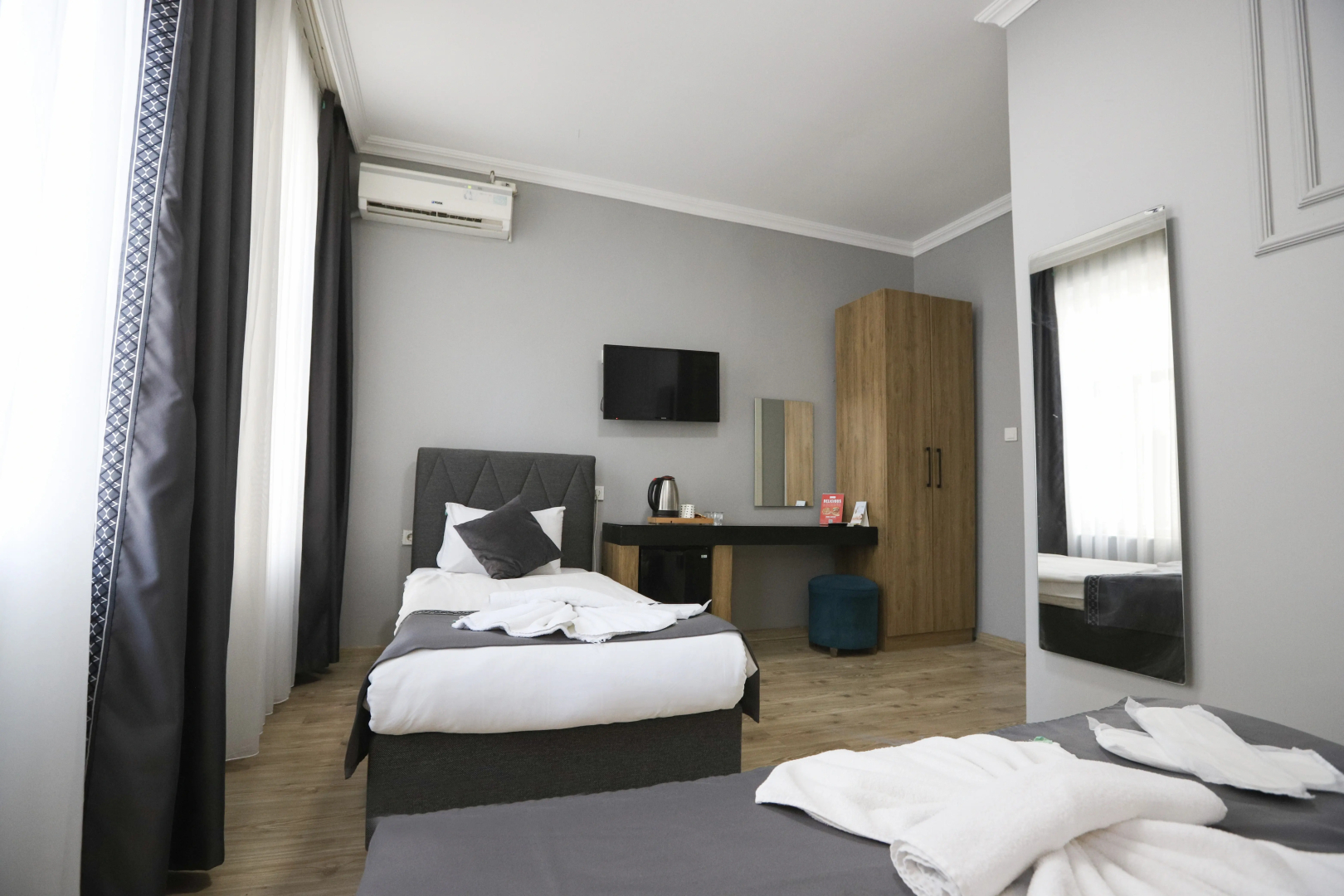 La Pera Suites