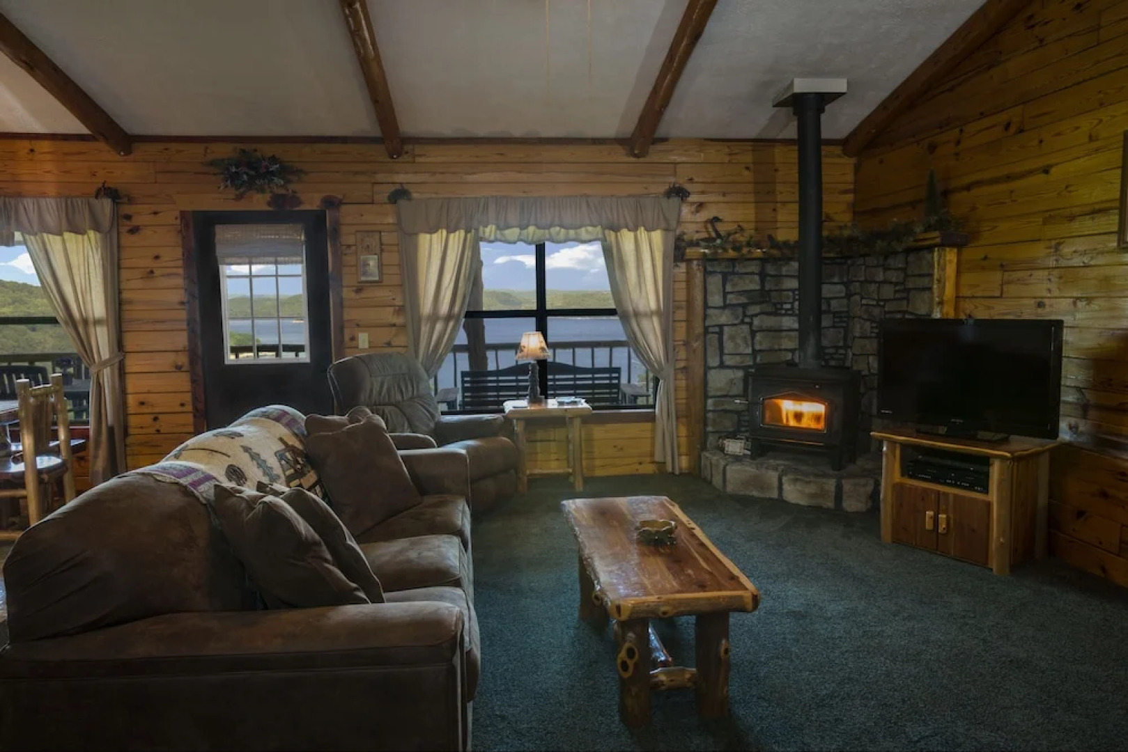 Lake Shore Cabins on Beaver Lake