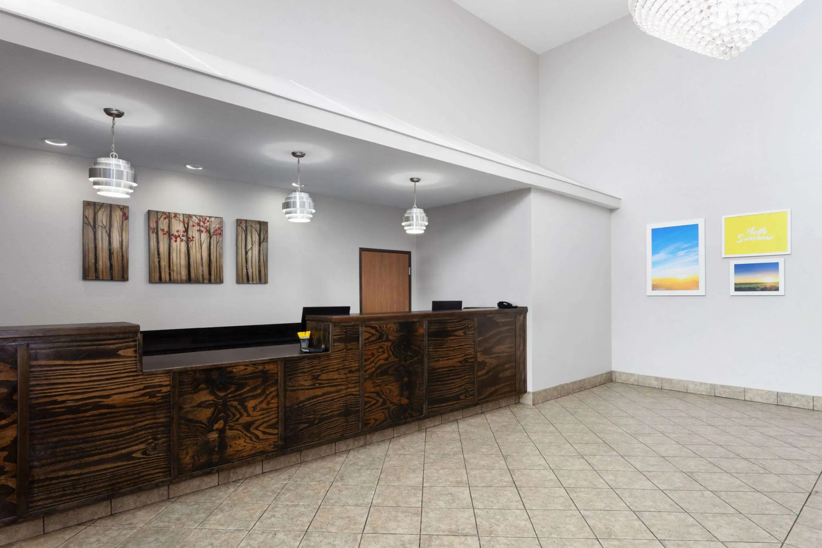 Days Inn & Suites by Wyndham Morris/I-80