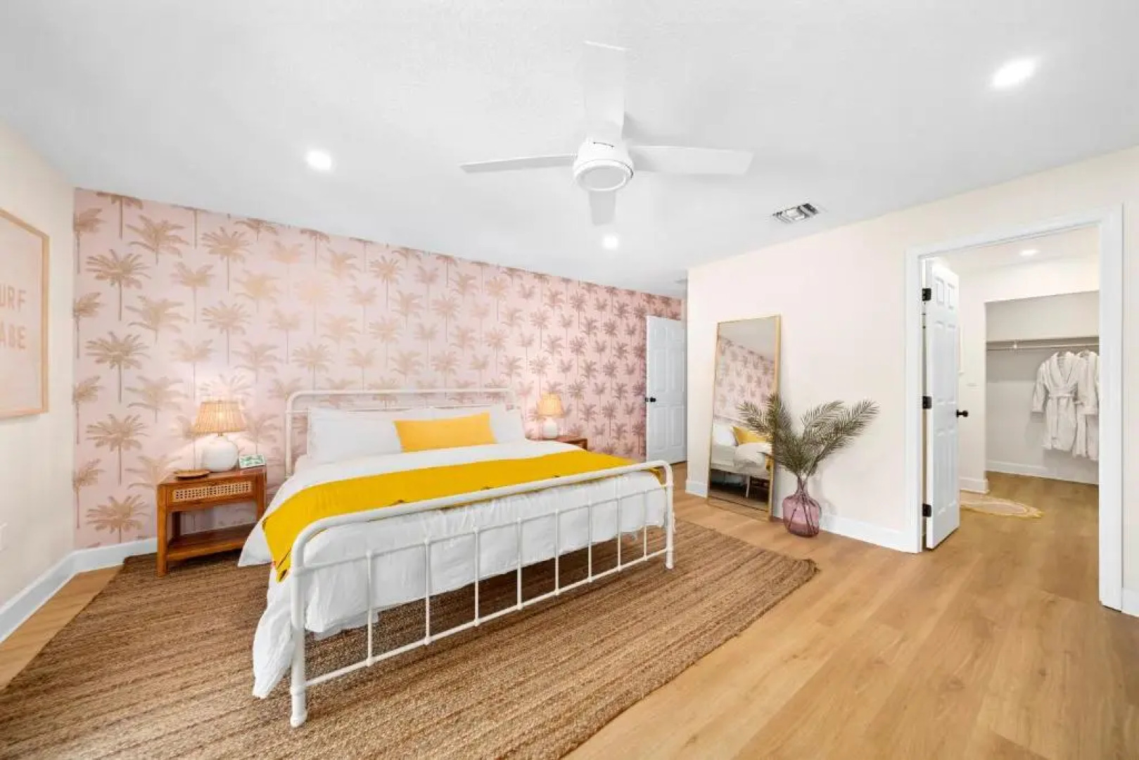 Luxury Villa 3 Blocks from the Beach with Hot Tub a Fire Pit and Outdoor Oasis