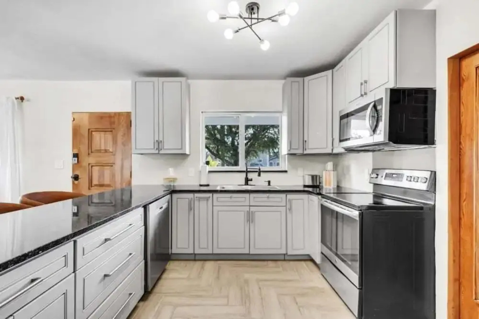 4br Biscayne River Home: Pool & Pickleball Fun 4 Bedroom Home