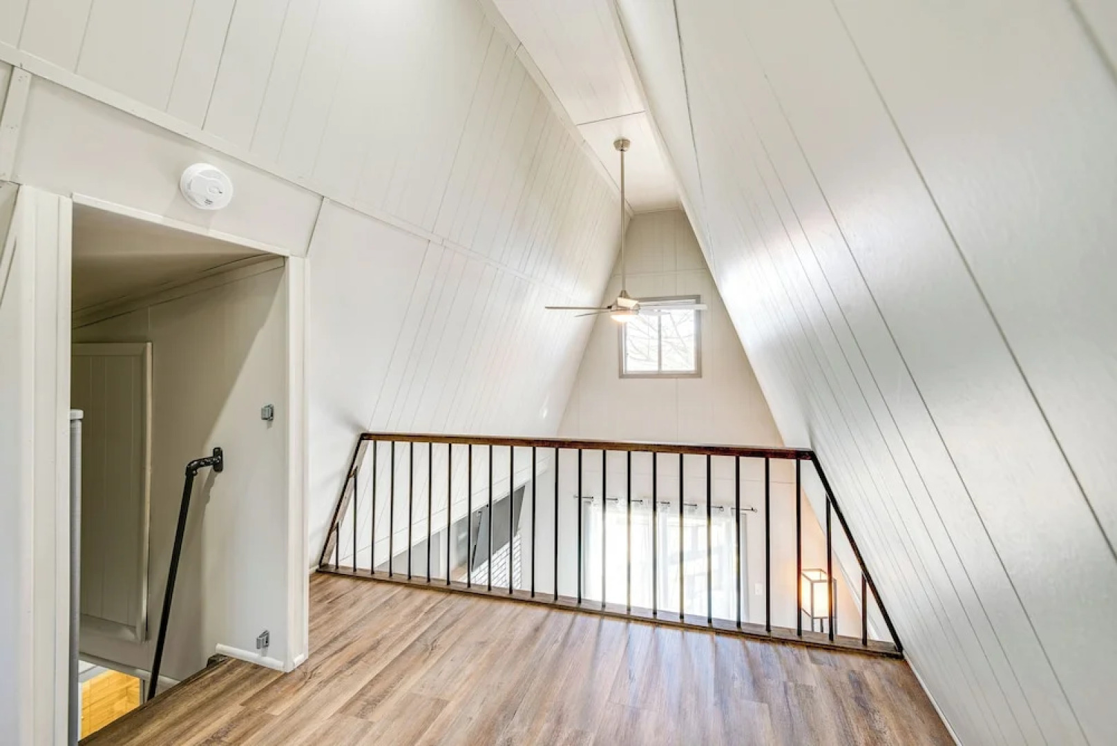 Dock & Sunroom: Waterfront Home Near Kalahari!