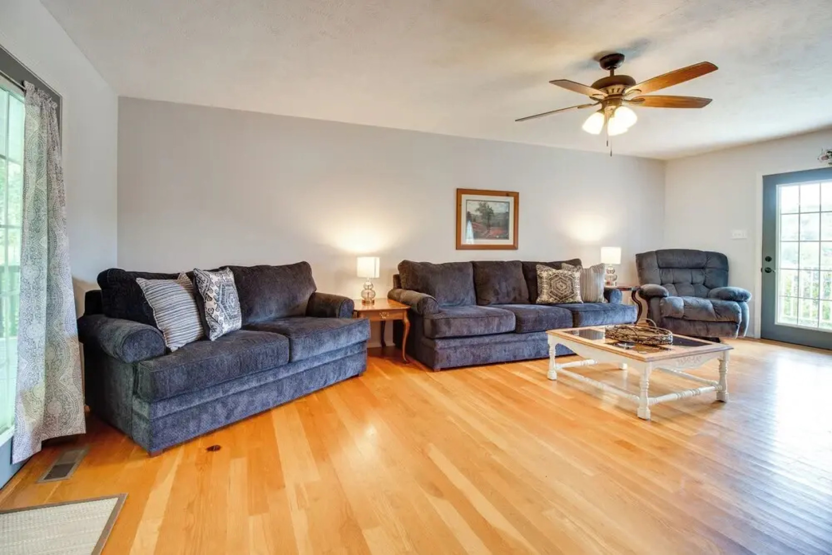 Spacious White Rivers Jewel: Fishing Haven!