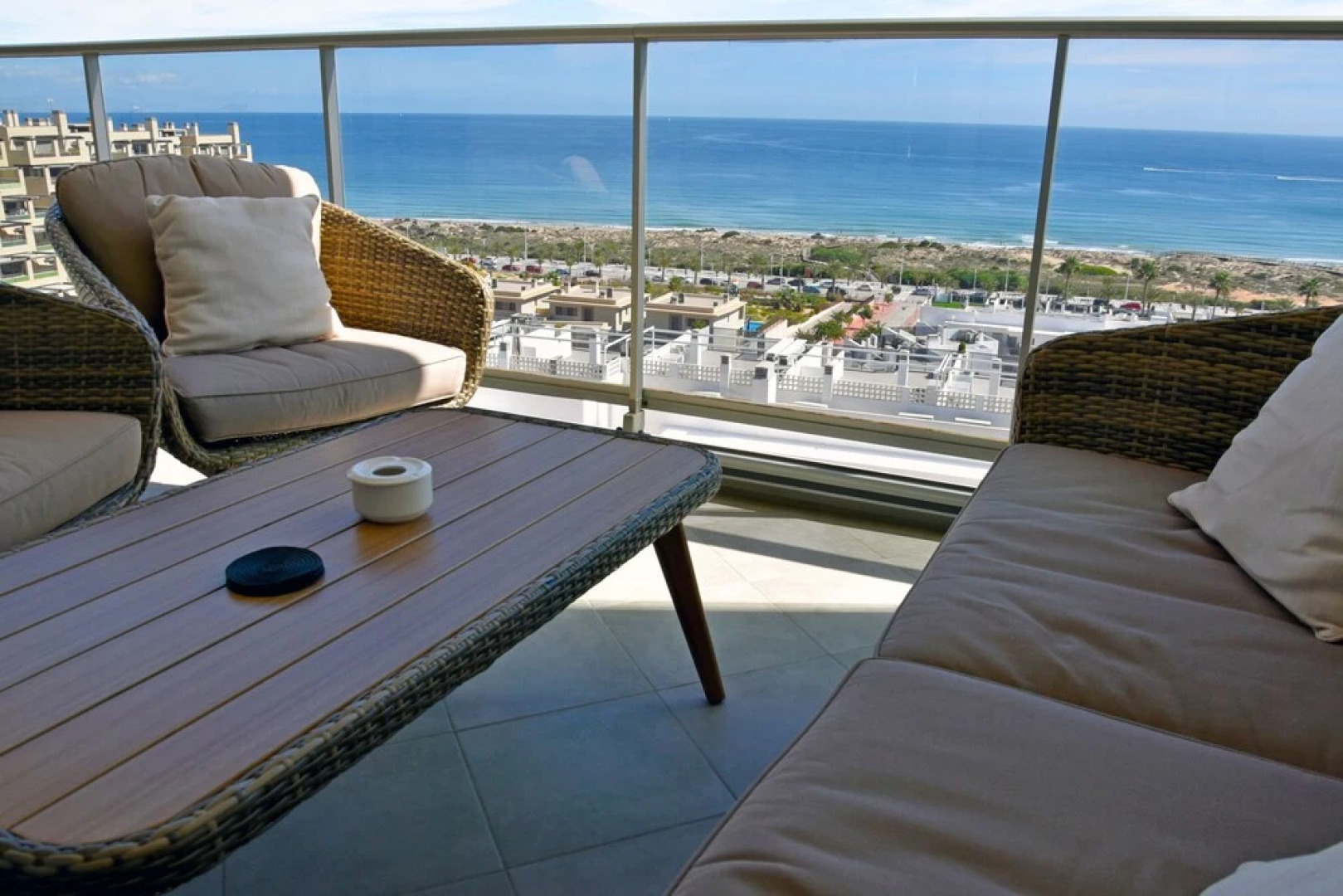 Apt with Sea View & Pool 5