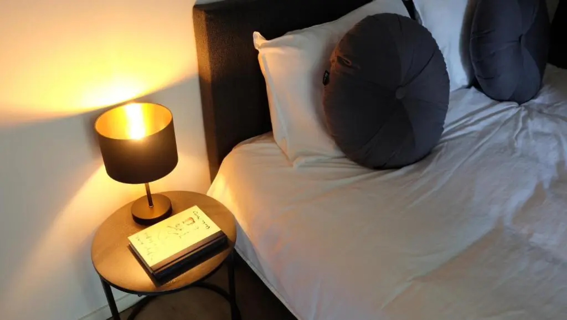 The Black Oak - Luxe bungalow met prive sauna